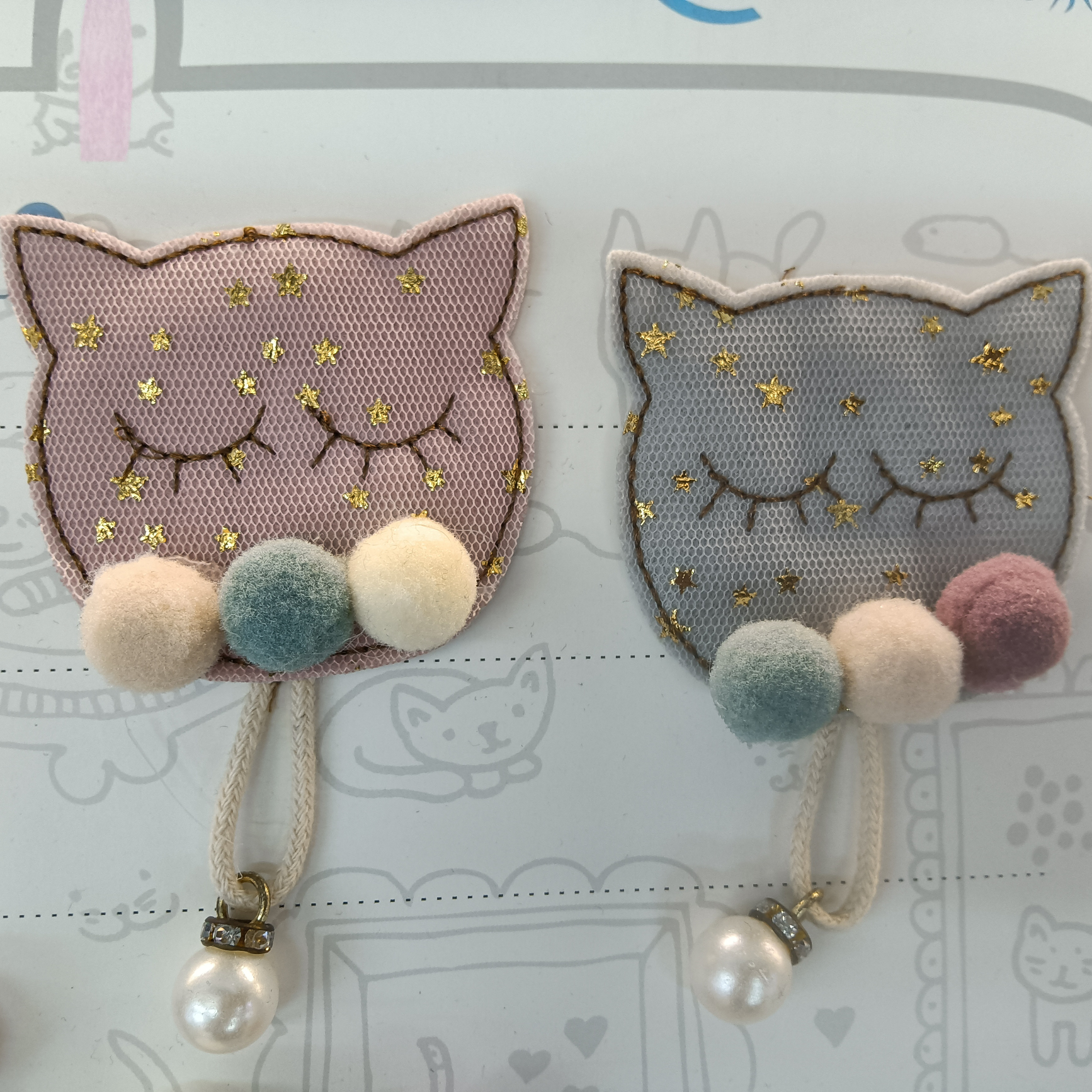 Cat head with three balls hanging beads