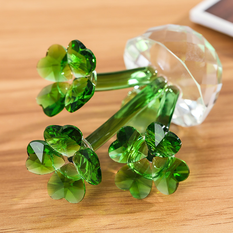 A simple table car decoration with a four-leaf clover crystal ornament details Picture
