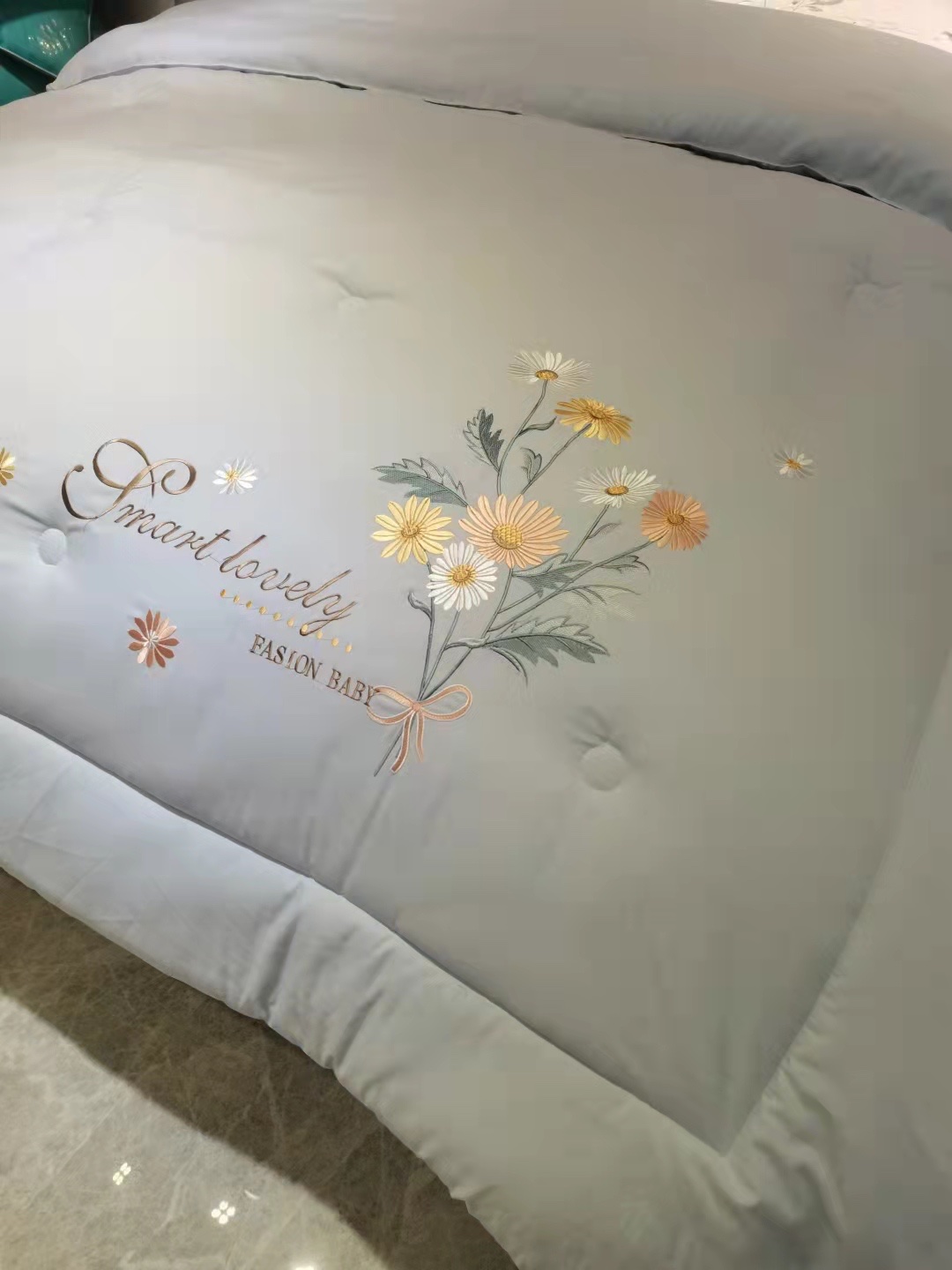 Milk Cotton Embroidered Winter Quilt Item Picture