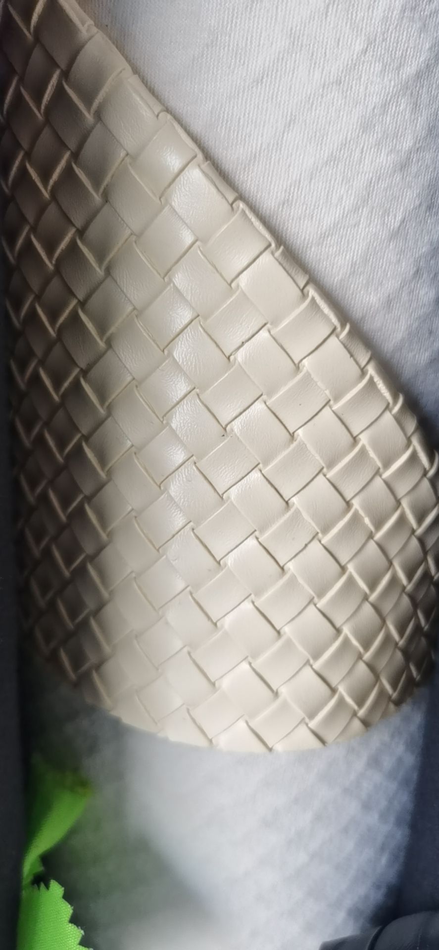 PVC leather. Semi-pur64 textured decorative leather, packaging leather. Direct sales from Wen County leather factory. Large quantities of luggage materials in stock Item Picture