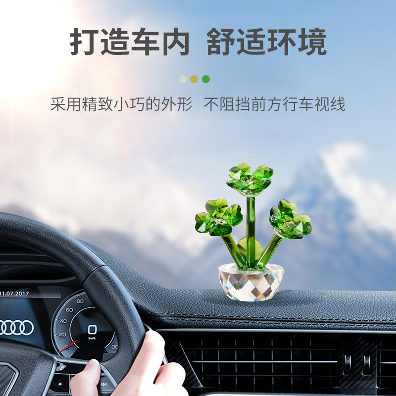 A simple table car decoration with a four-leaf clover crystal ornament Item Picture