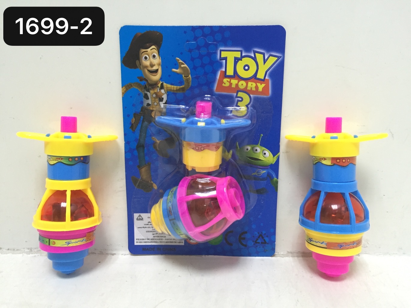 Comercio exterior transfronterizo venta caliente juguetes de plástico para niños tarjeta de succión individual en cadena luz gyro en cadena BEN 10 luz gyro (paquete eléctrico AG3x2, pequeño emisor) luz giratoria gyro tops Application Scenario