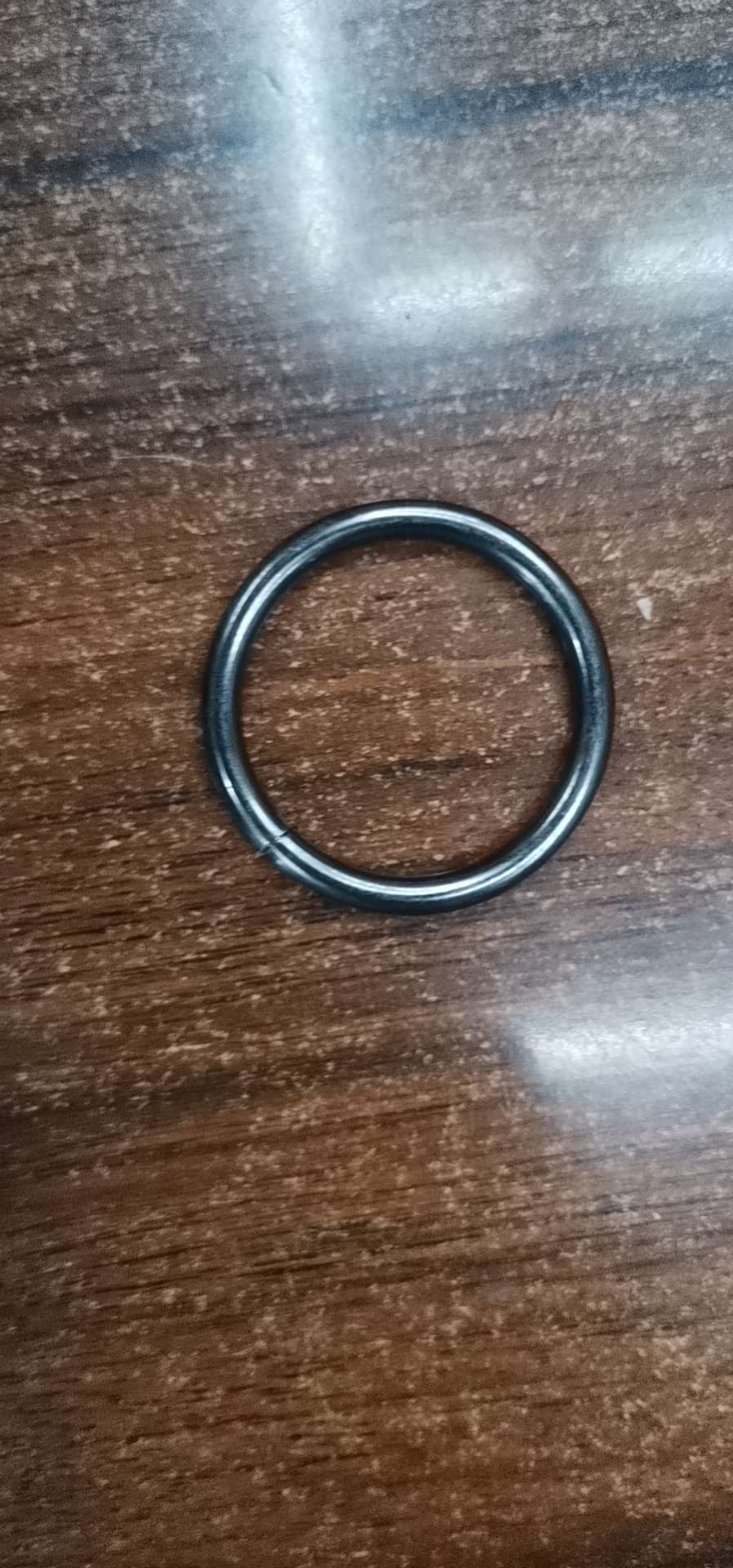 Factory direct sales of all kinds of hardware accessories and luggage accessories. There are many styles, complete colors and favorable prices. Alloy open rings. Welcome to customize with samples. Application Scenario