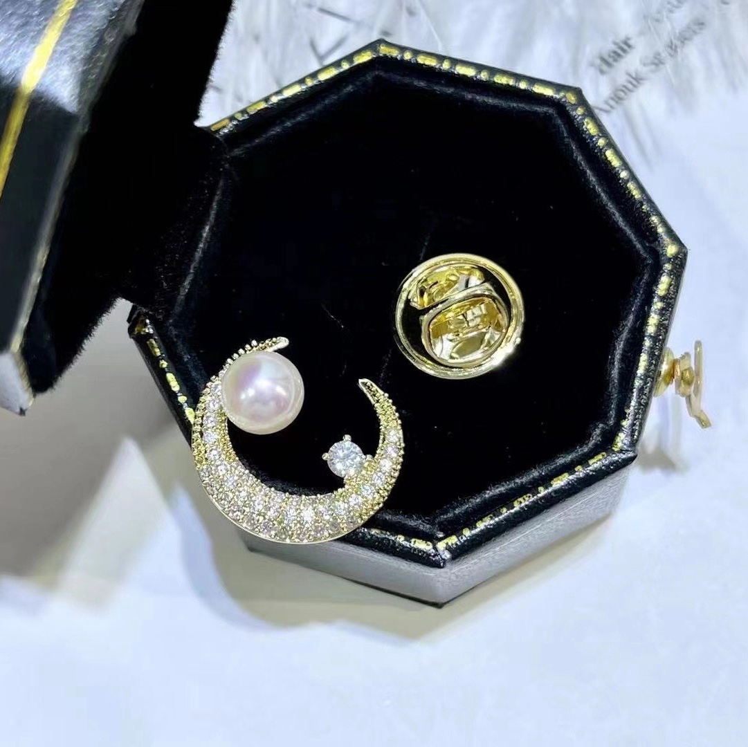 新品防走光小领扣精致上线！！！
不一样的时尚元素👍
小小个～精致满满