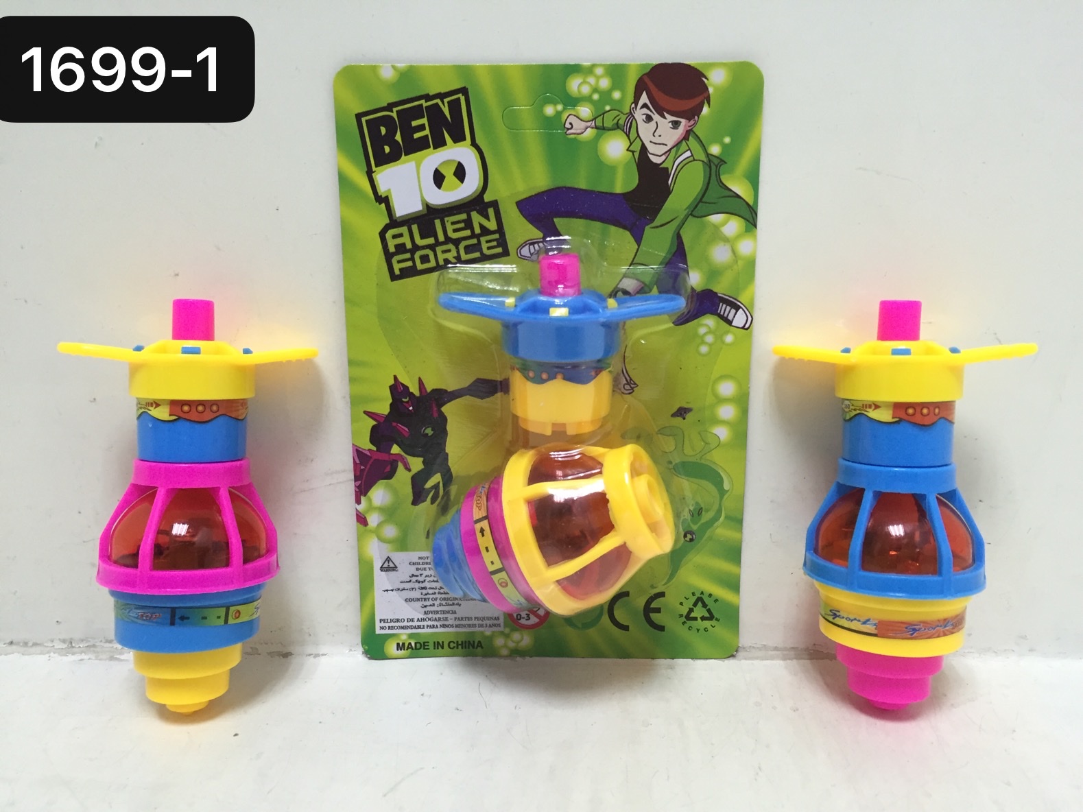 Comercio exterior transfronterizo venta caliente juguetes de plástico para niños tarjeta de succión individual en cadena luz gyro en cadena BEN 10 luz gyro (paquete eléctrico AG3x2, pequeño emisor) luz giratoria gyro tops details Picture
