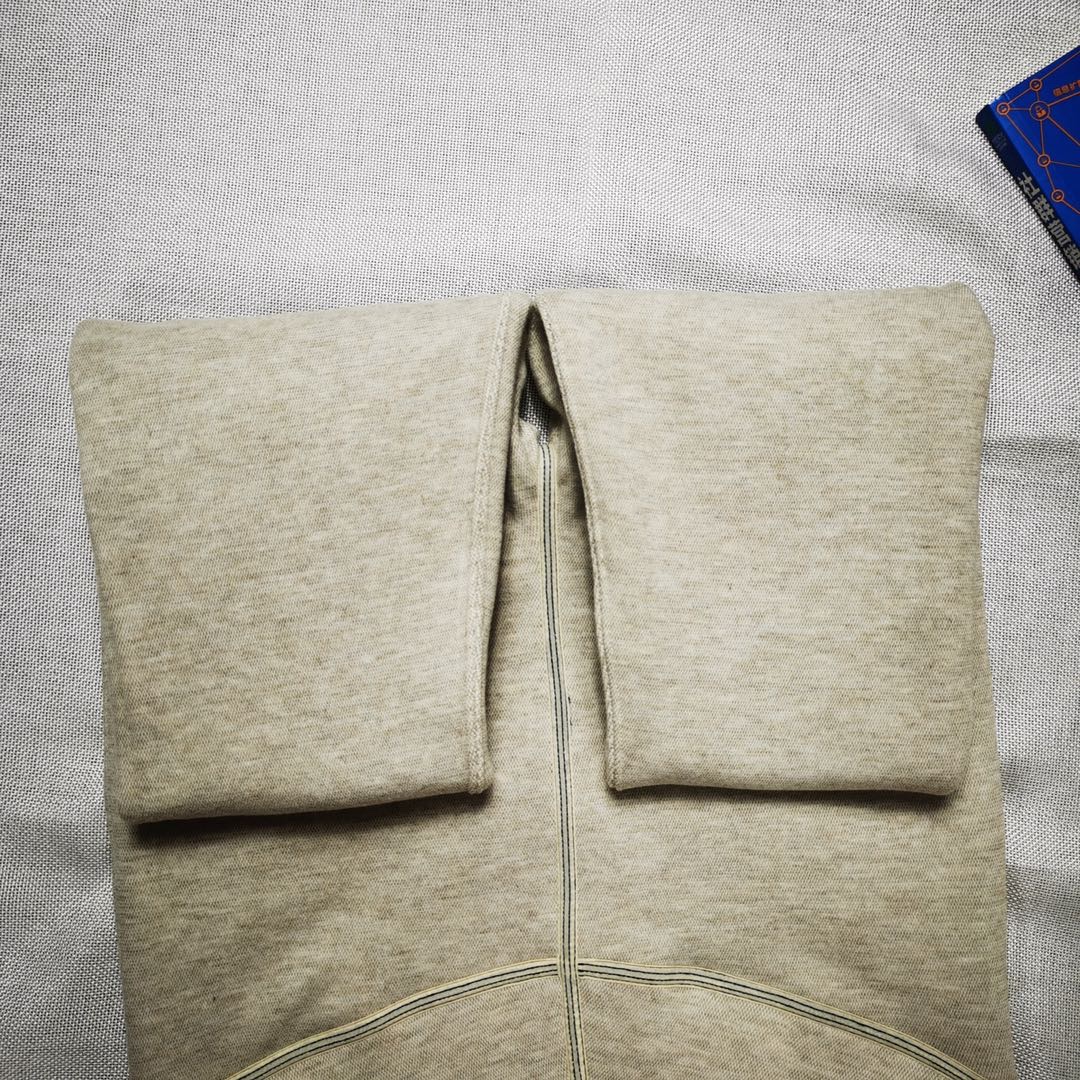 货号🧚🏻‍♀️🧚🏻‍♀️2122
品名：绵羊毛🦙蜂巢保暖裤
绵羊毛🦙蜂巢设计，舒适透气，☘️☘️蓄热🔥一字裆设计，立体感很强详情图5