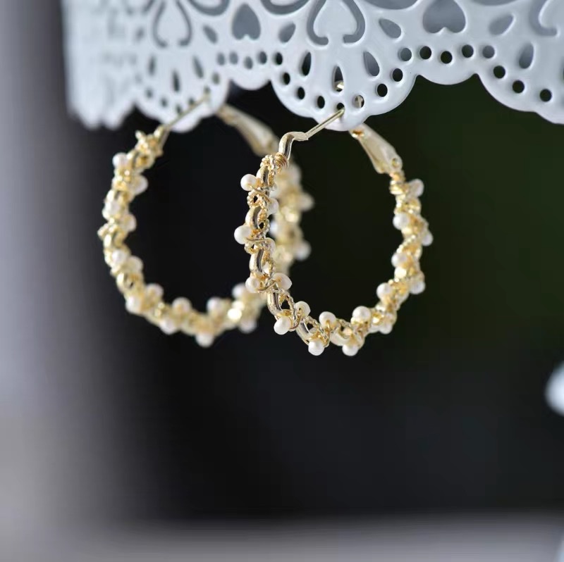 Yuna Accessories A007 New pearl C-shaped stylish and luxurious earrings from a renowned European and American fashion brand details Picture
