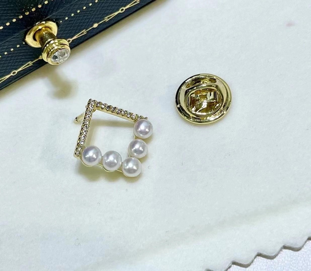 珍珠袖口白底实物图