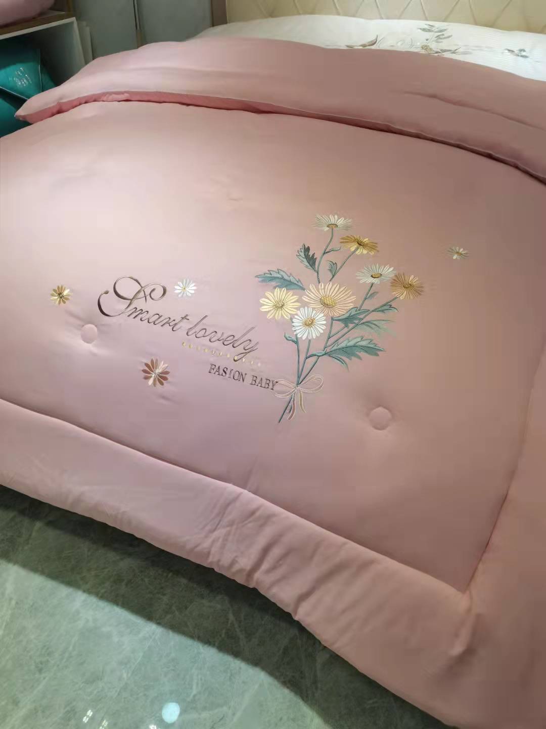 Milk Cotton Embroidered Winter Quilt details Picture