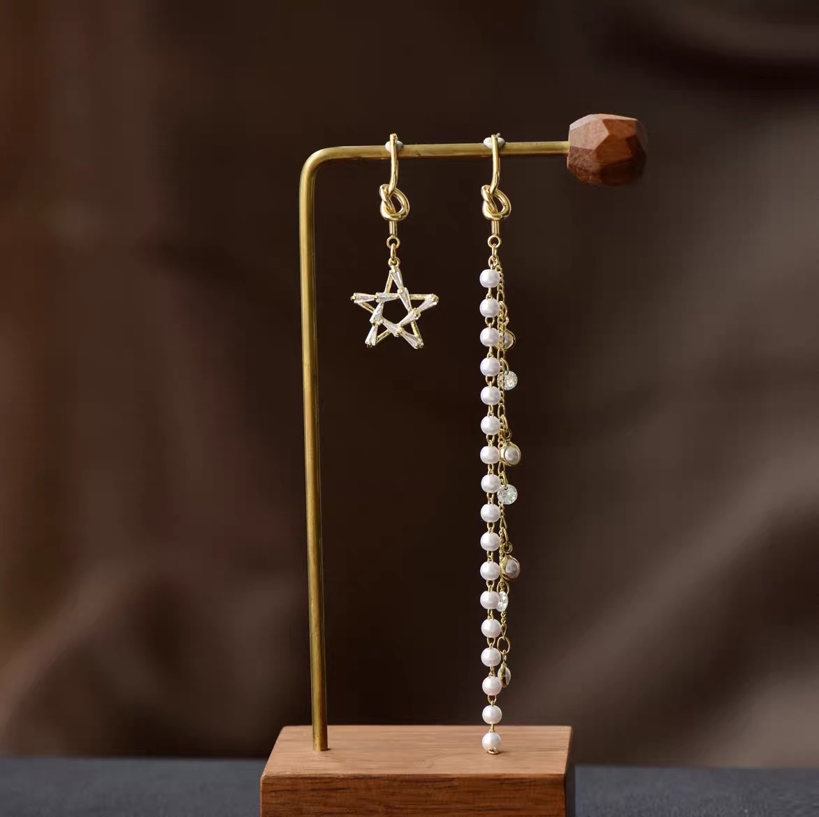 Yuna Accessories A006 Retro Trend fashion Bohemian ethnic style Niche design asymmetrical pearl tassel earrings details Picture