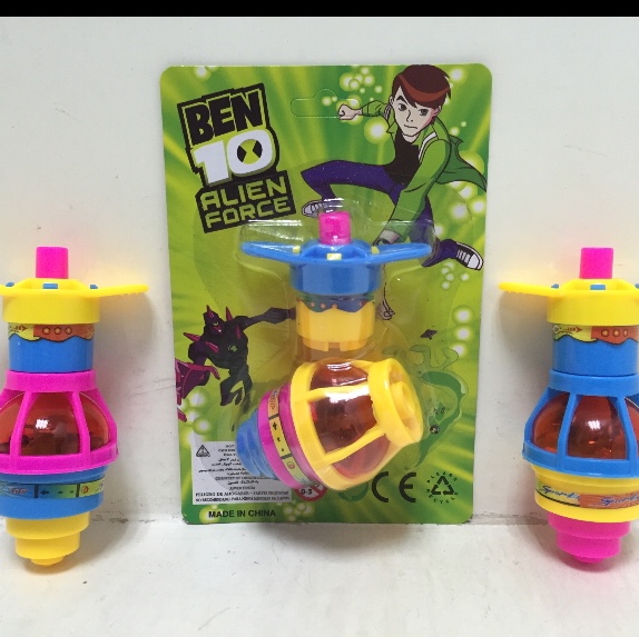 Comercio exterior transfronterizo venta caliente juguetes de plástico para niños tarjeta de succión individual en cadena luz gyro en cadena BEN 10 luz gyro (paquete eléctrico AG3x2, pequeño emisor) luz giratoria gyro tops