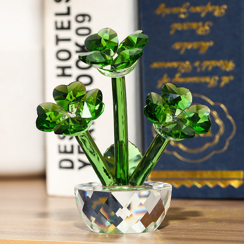 A simple table car decoration with a four-leaf clover crystal ornament