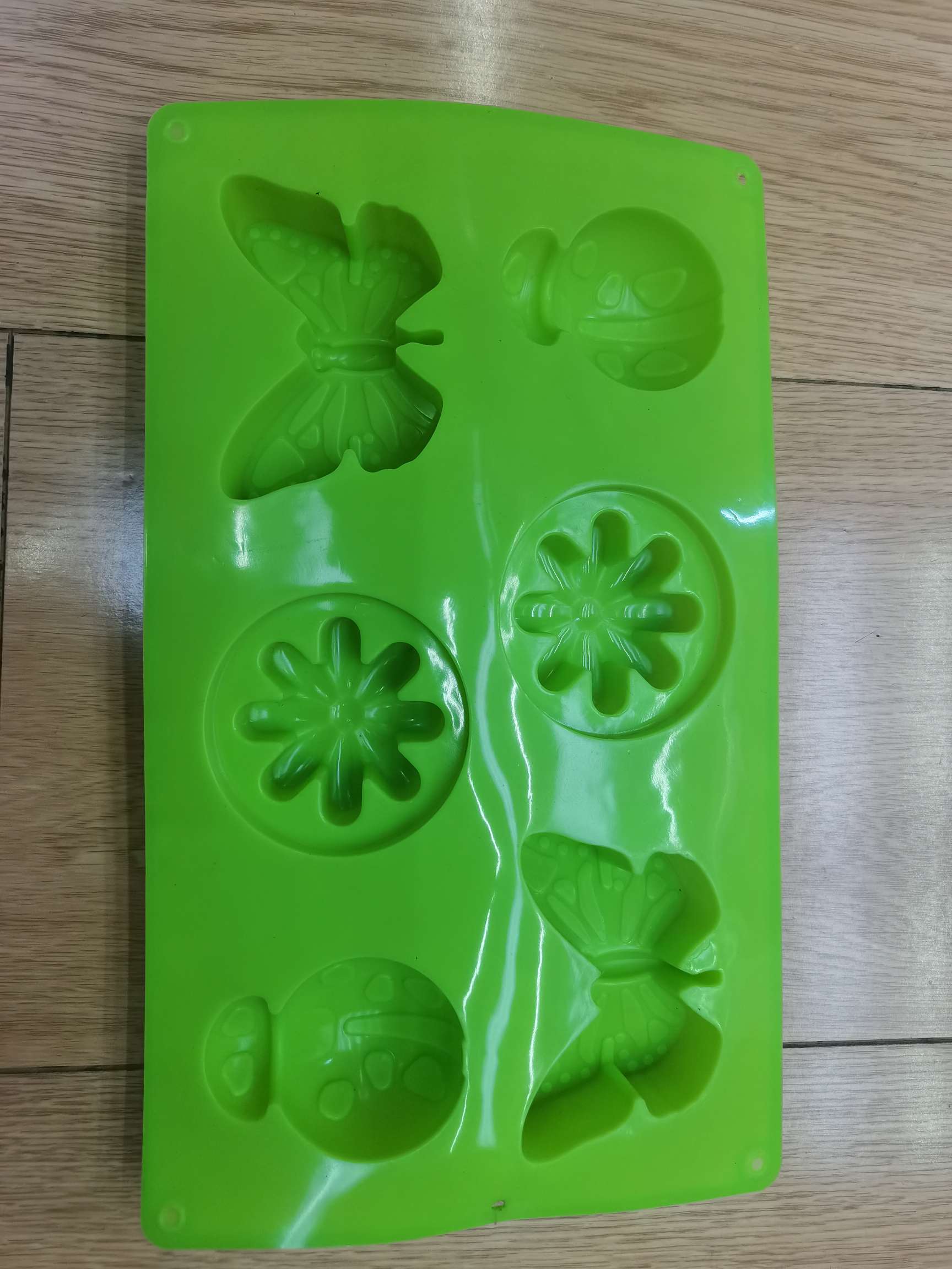Insect-shaped silicone mold detail image 1