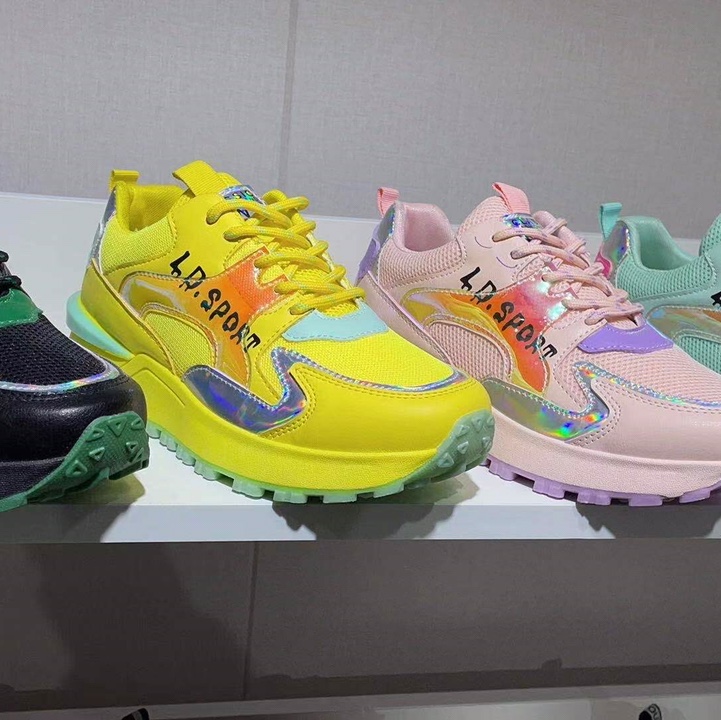 Sports shoes 765
