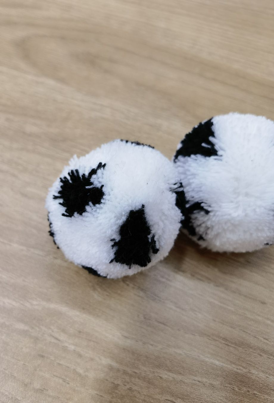5.5Cm Rounded Black And White Flower Ball details Picture