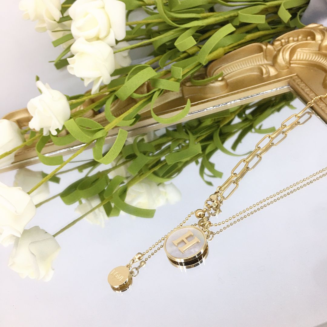 Bead chain round white shell on smooth h necklace