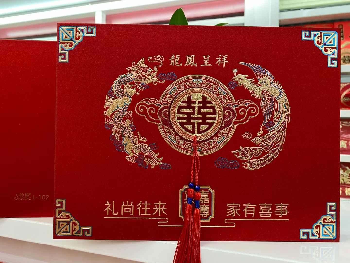 The guest gift book is golden scallion and sandpaper. There is a happy event and a betrothal gift book detail image 3