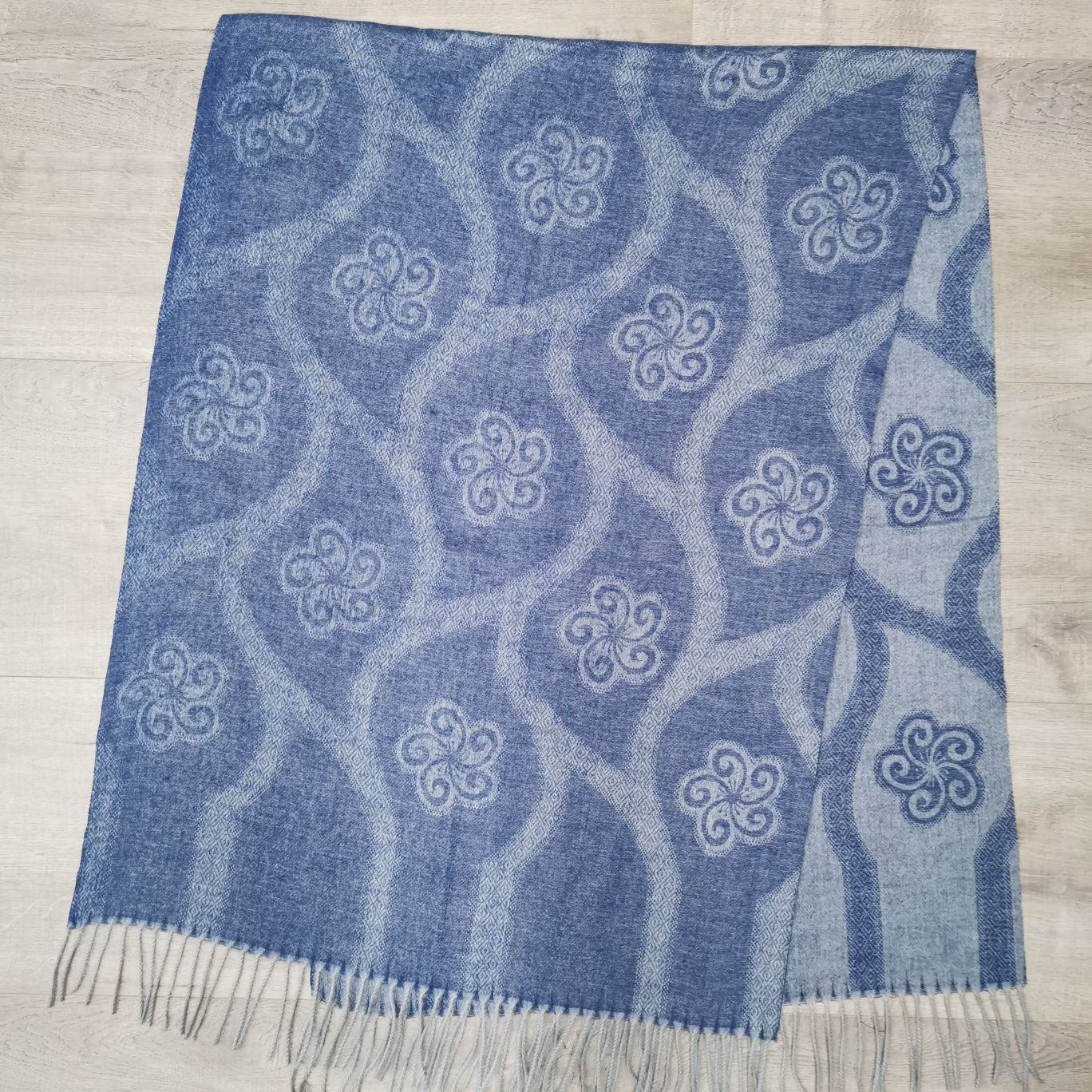Autumn And Winter Five-Petal Flower Imitation Cashmere Imitation Wool Burr Thick Warm Jacquard Scarf Love All Seasons details Picture