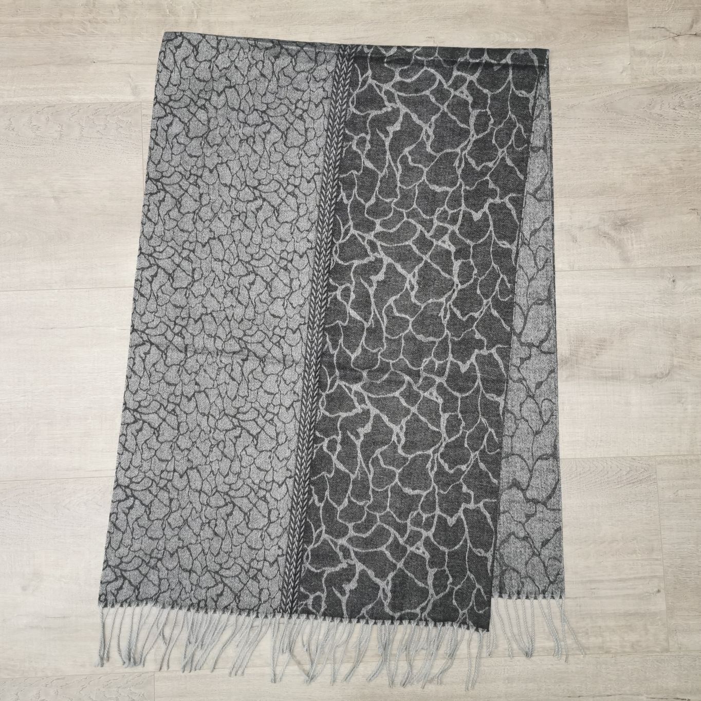 Autumn And Winter Bisect Lake Water Imitation Cashmere Imitation Wool Burr Thick Warm Jacquard Scarf Love Four Seasons details Picture