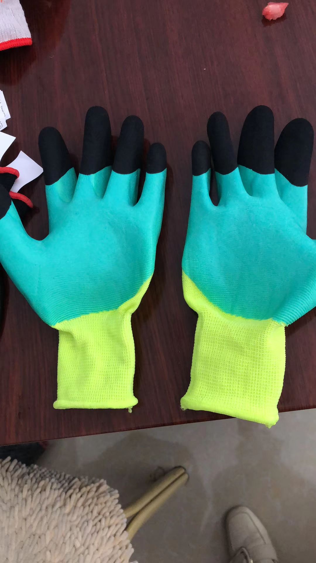 Green Yarn Black Rubber Gloves Specification drawing