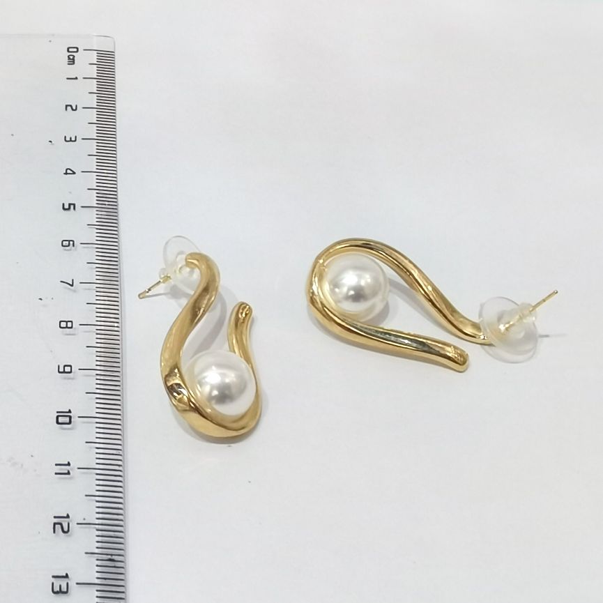 Europe And The United States Popular Pearl Earrings High-Grade Metal Earrings Korean Version Temperament Earrings