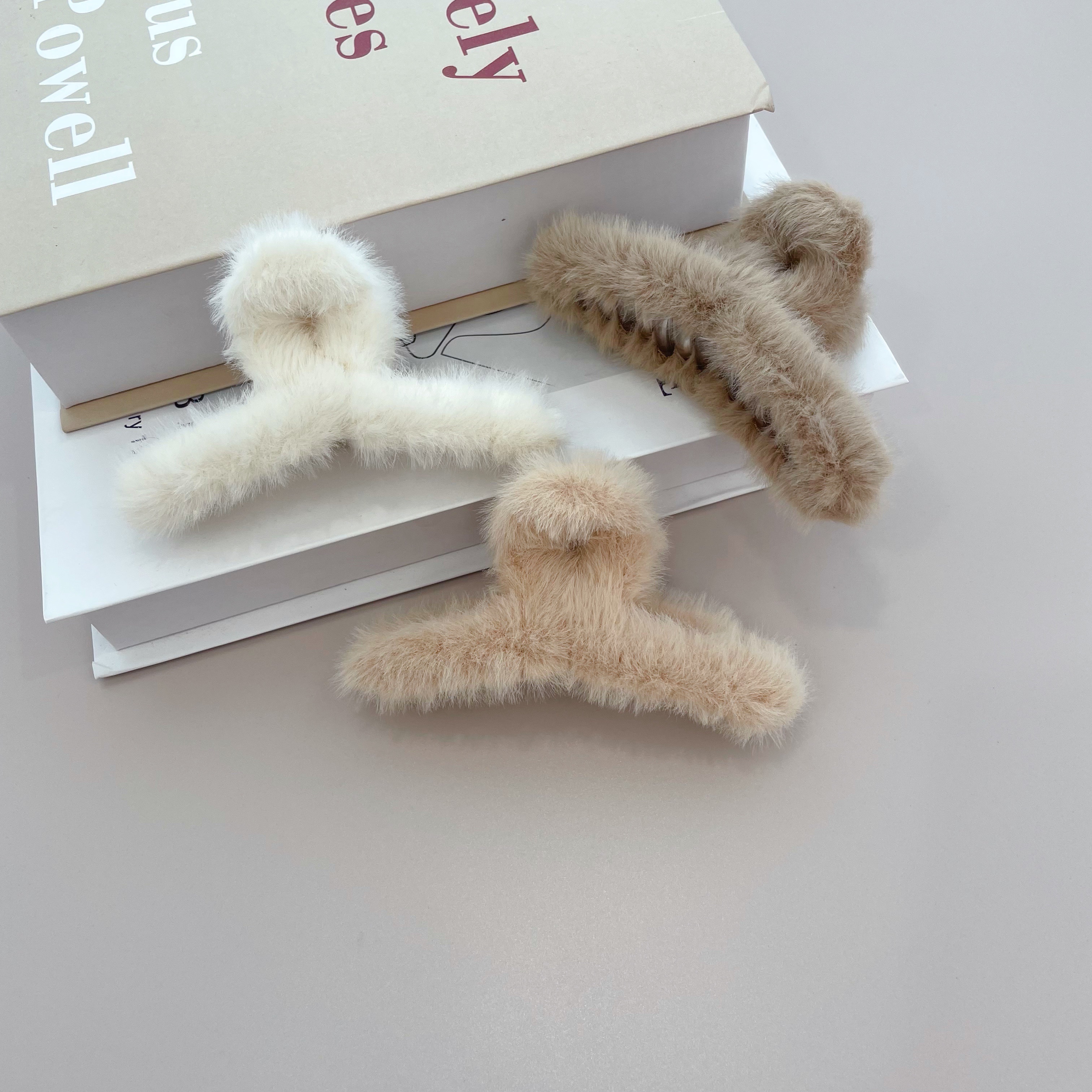 The polka dot hair band is so colorful and delightful. It's a hair band that everyone wants just by looking at it Specification image