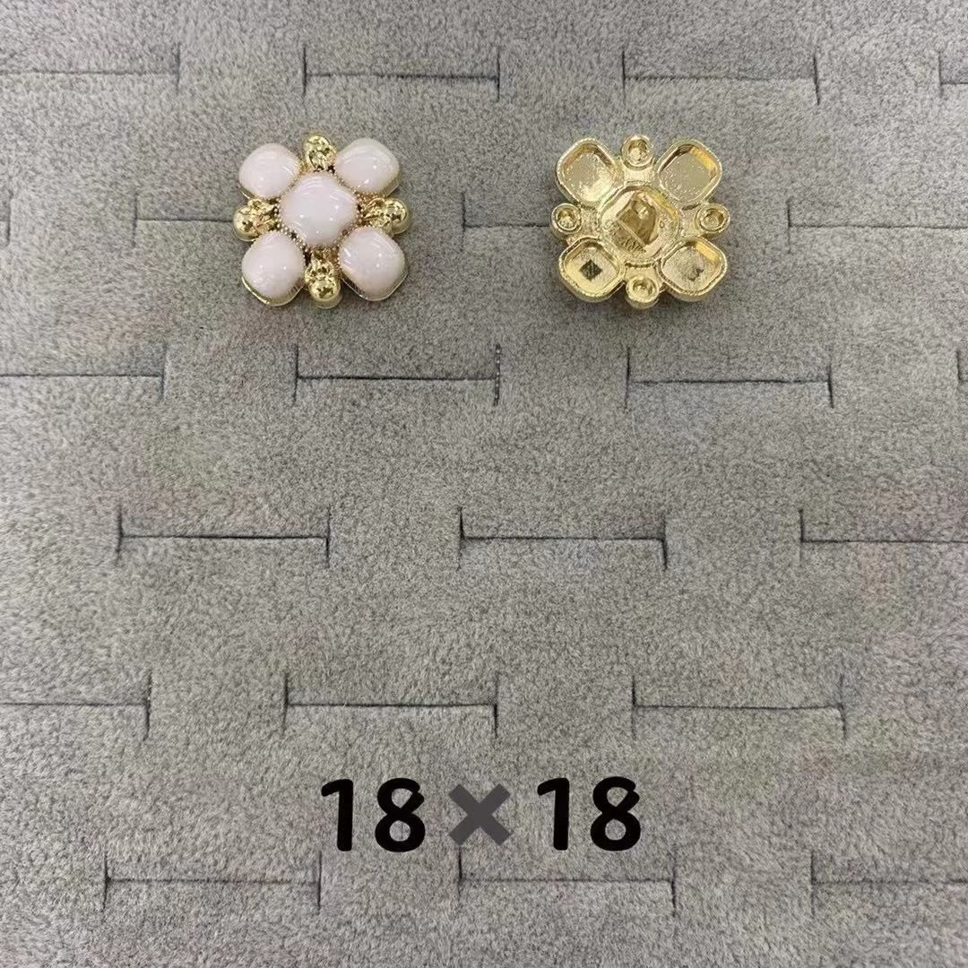 High-Grade Alloy Button details Picture