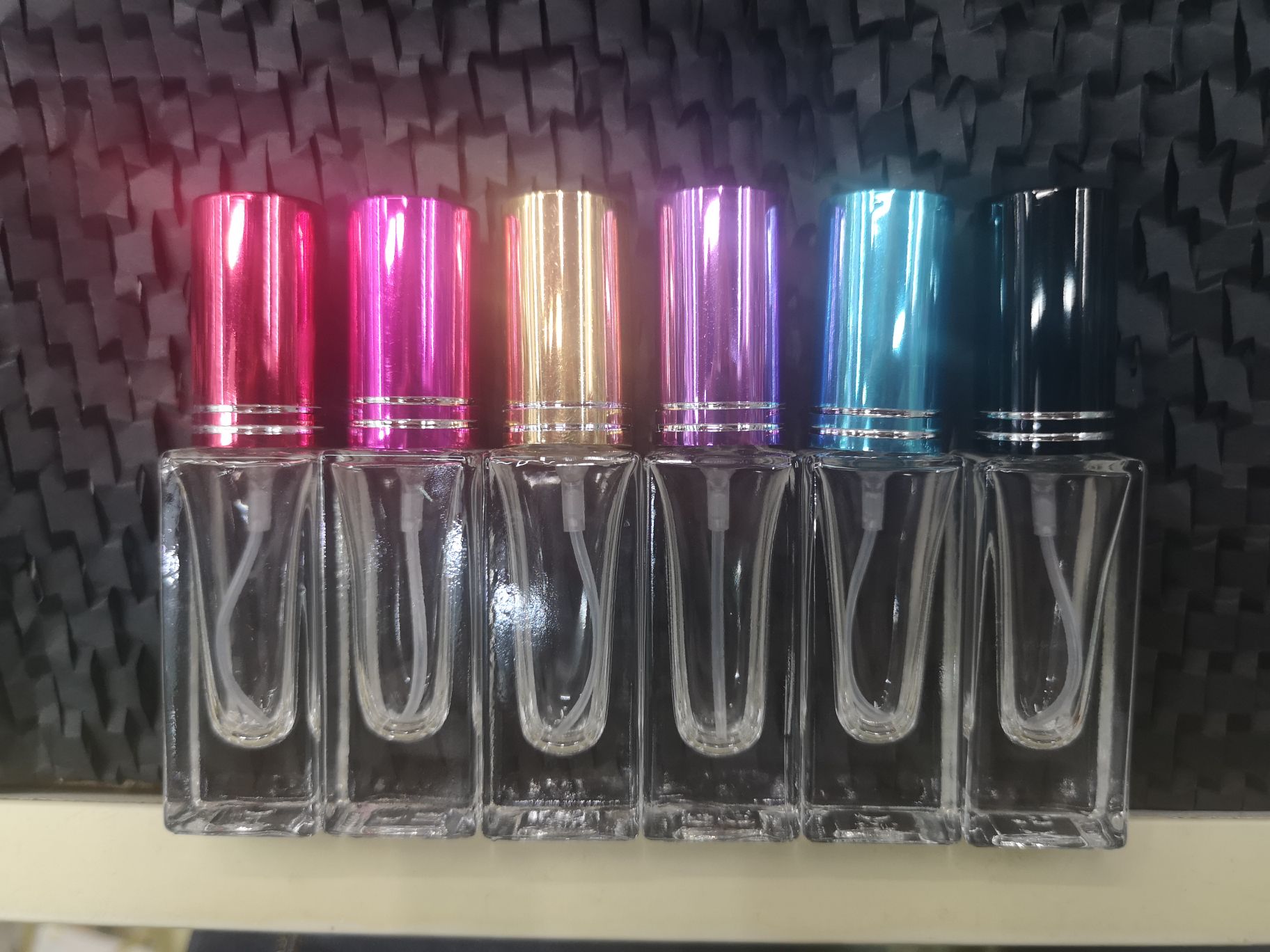In-stock perfume bottle 1 details Picture