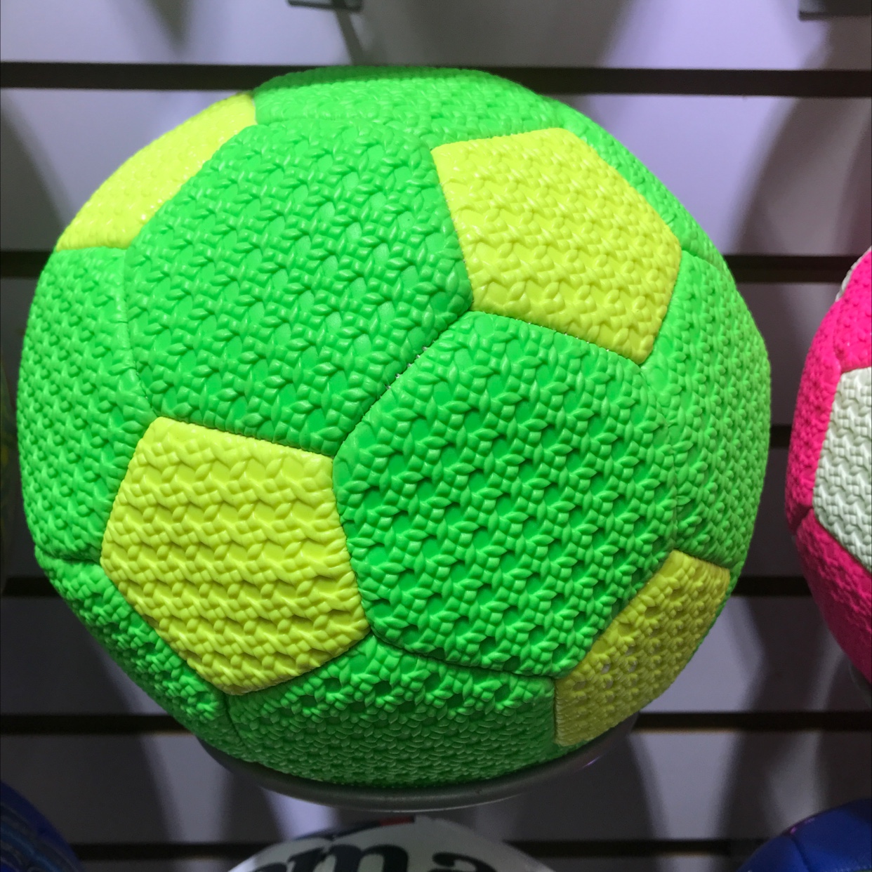 足球现货批发5号成人4号中小学生3号儿童幼儿园训练比赛布白底实物图