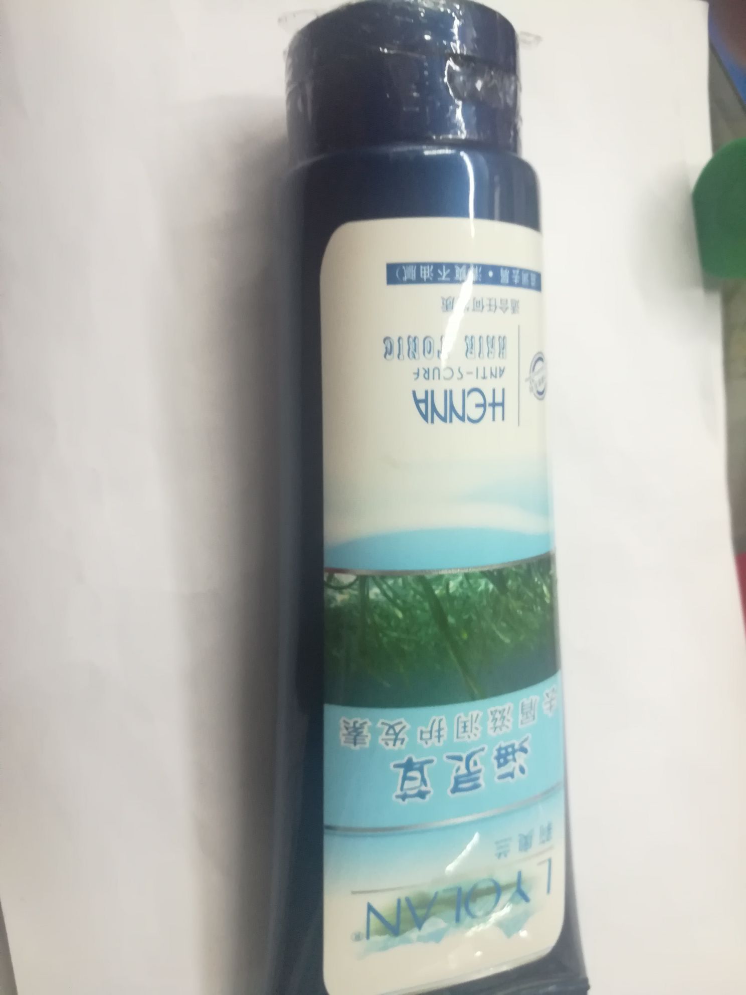 Leland seaweed conditioner bottle body graphic