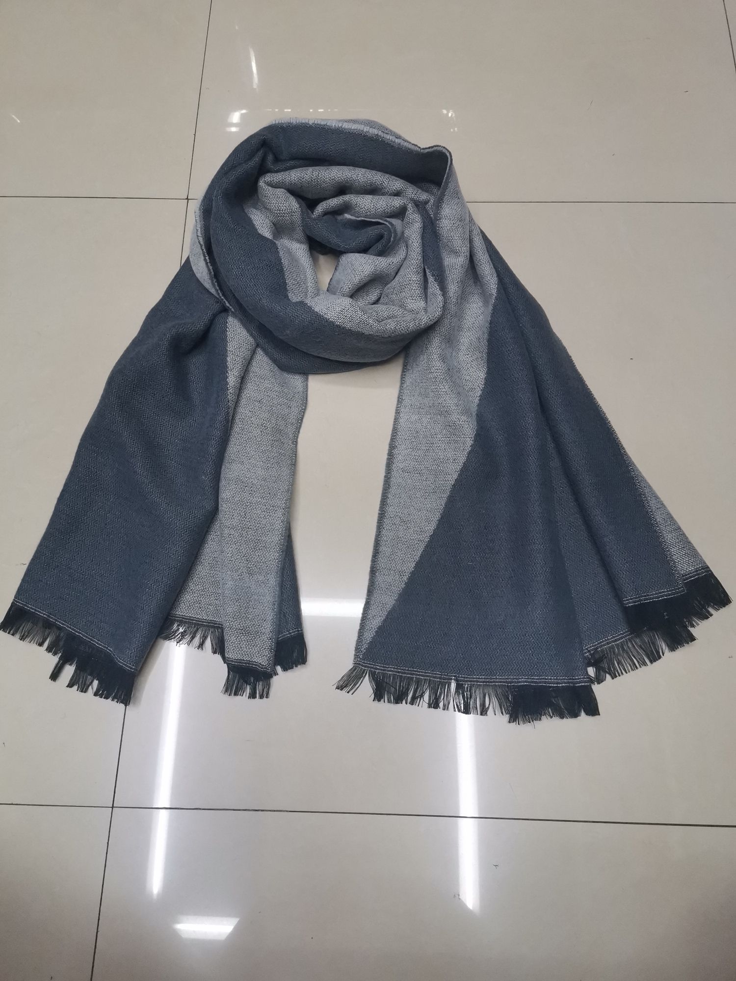 Diagonal Triangular Shawl With Dark Grey And River Grey Jacquard Specification drawing