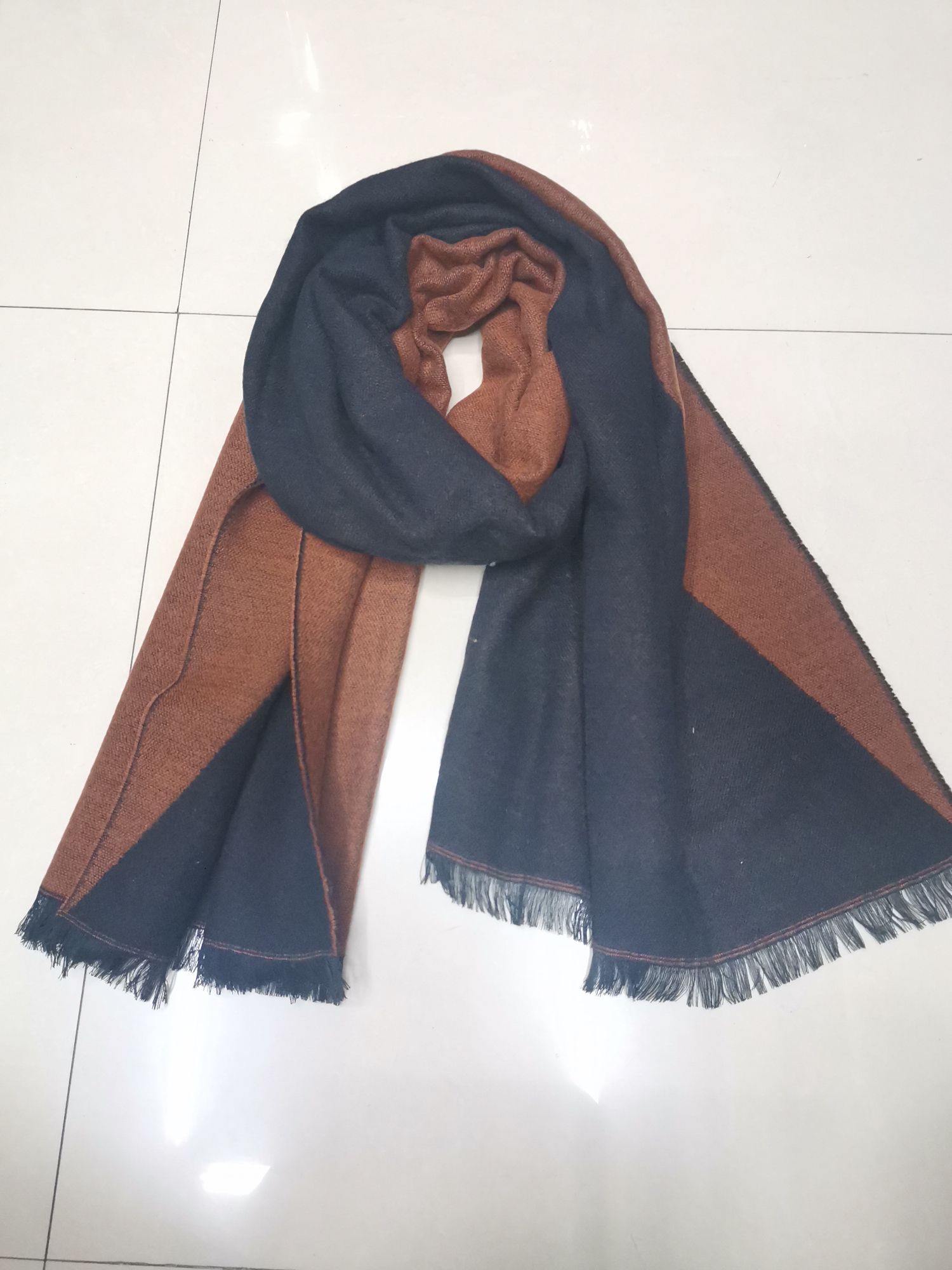 Diagonal Triangle Loose Beard Orange Red And Black Jacquard Scarf Specification drawing