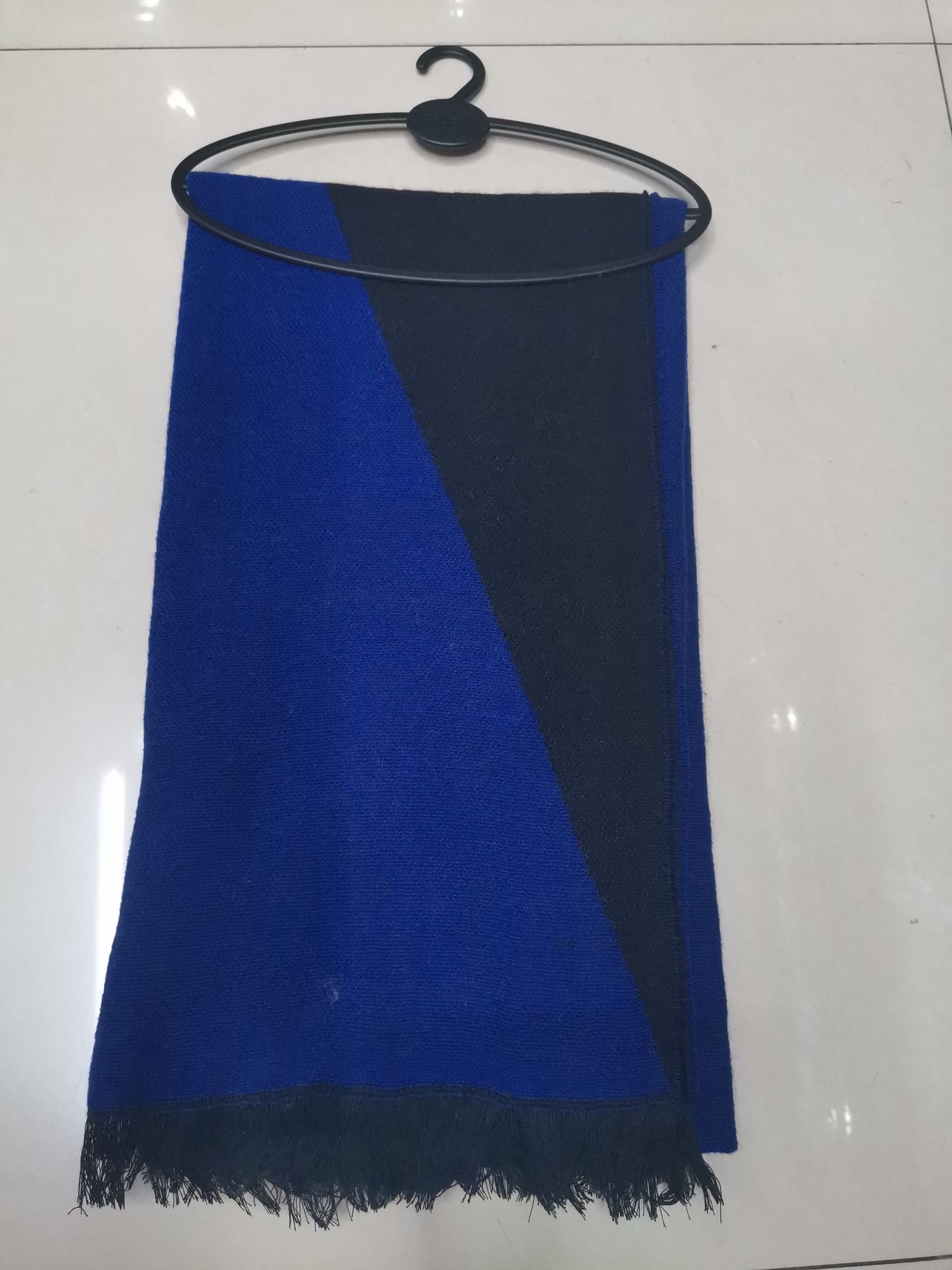 Diagonal Triangle Loose Beard Royal Blue And Black Jacquard Scarf Specification drawing