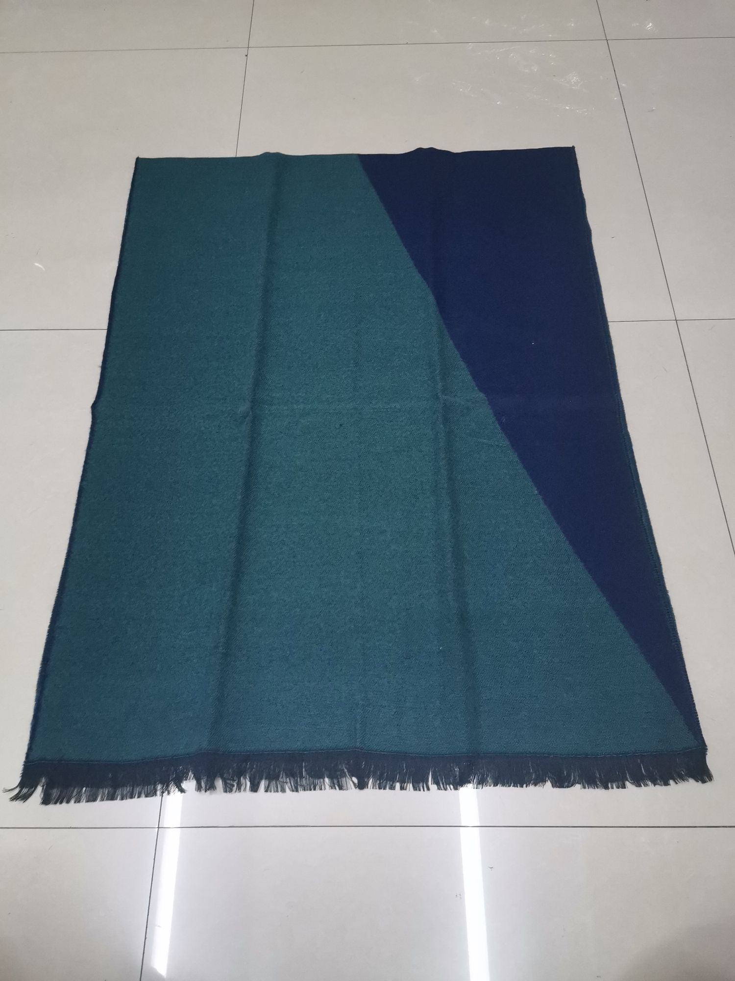 Diagonal Triangular Loose Beard Army Green And Navy Blue Jacquard Scarf Specification drawing