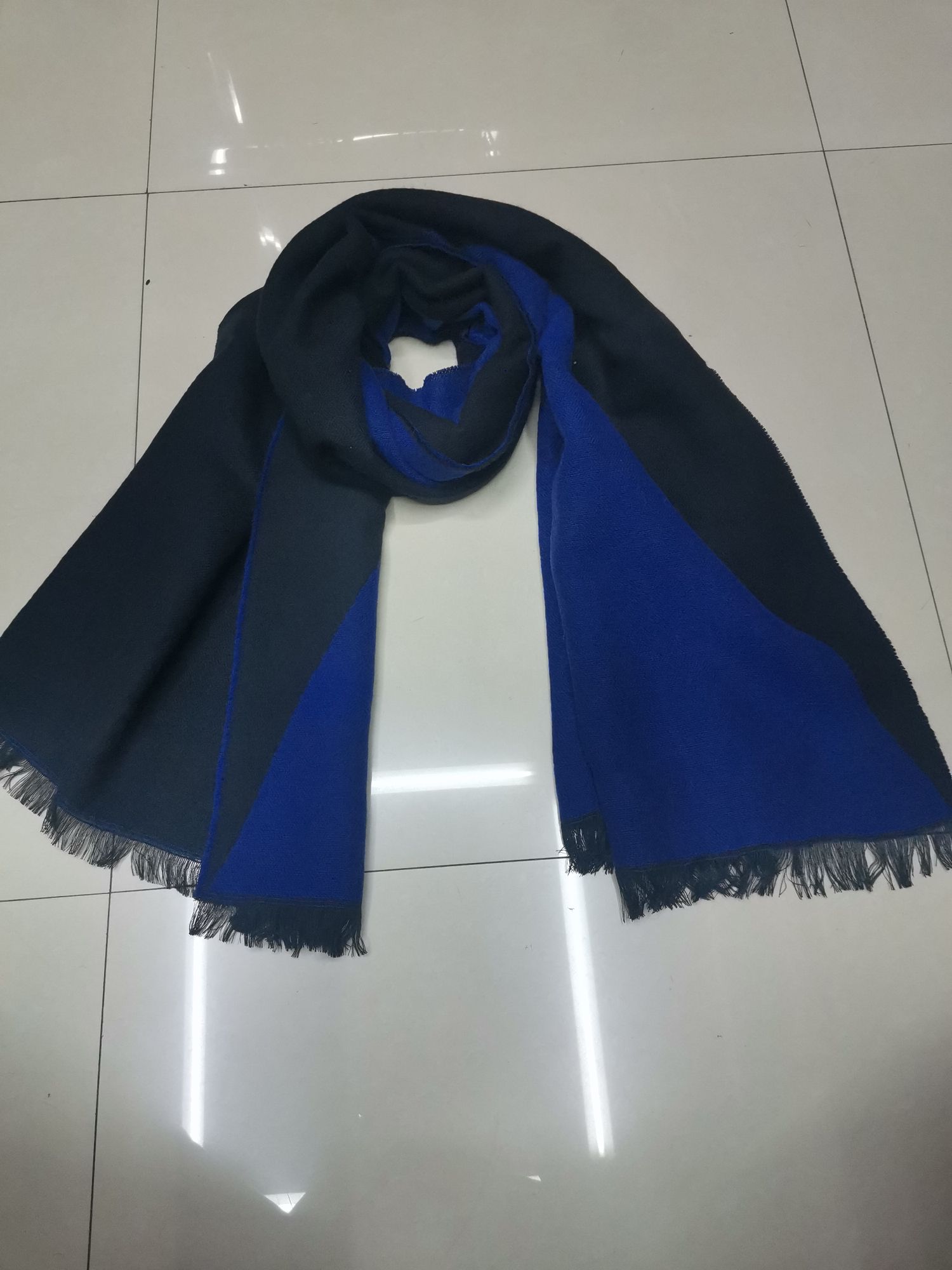 Diagonal Triangle Loose Beard Royal Blue And Black Jacquard Scarf