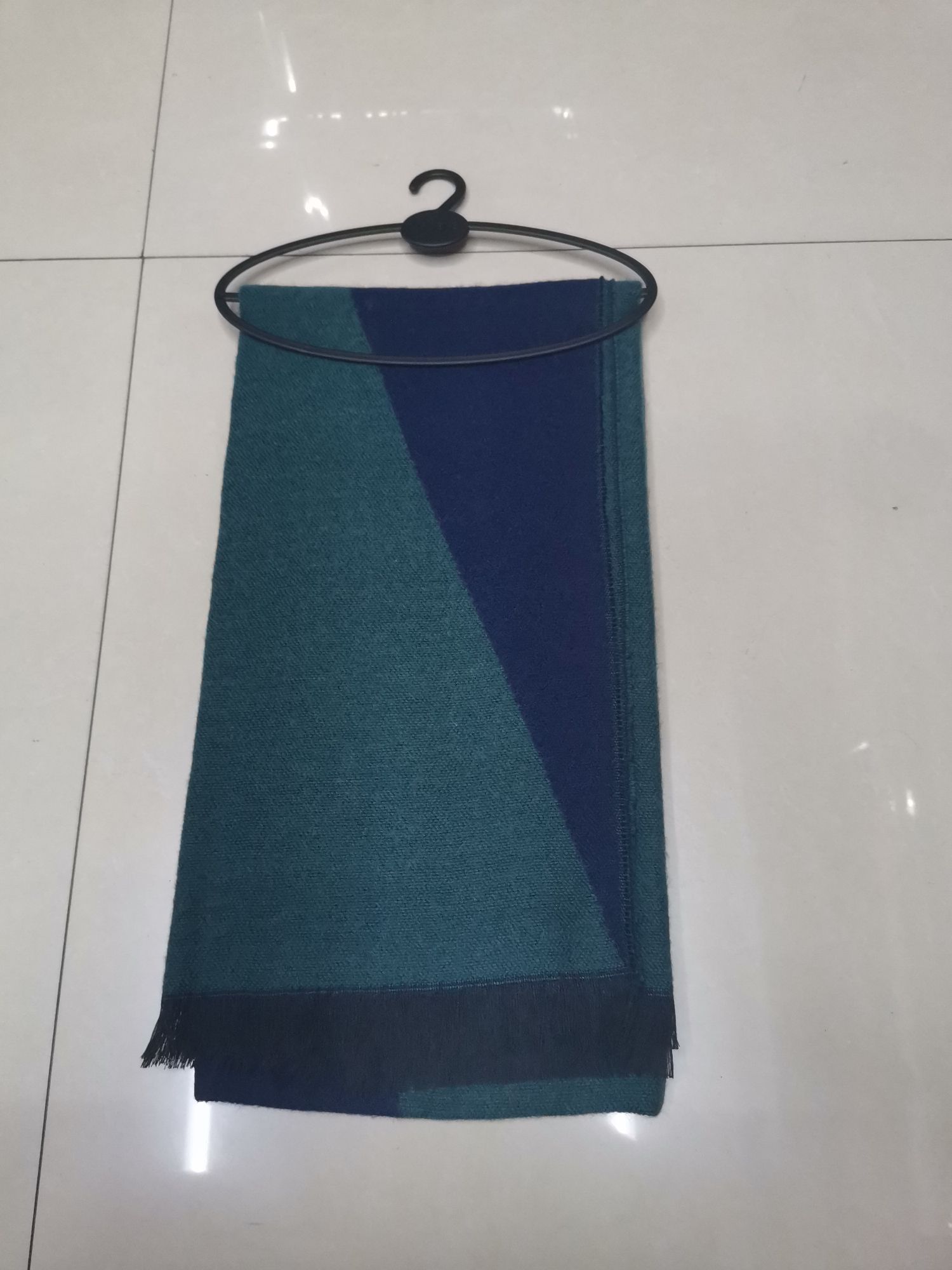 Diagonal Triangular Loose Beard Army Green And Navy Blue Jacquard Scarf details Picture