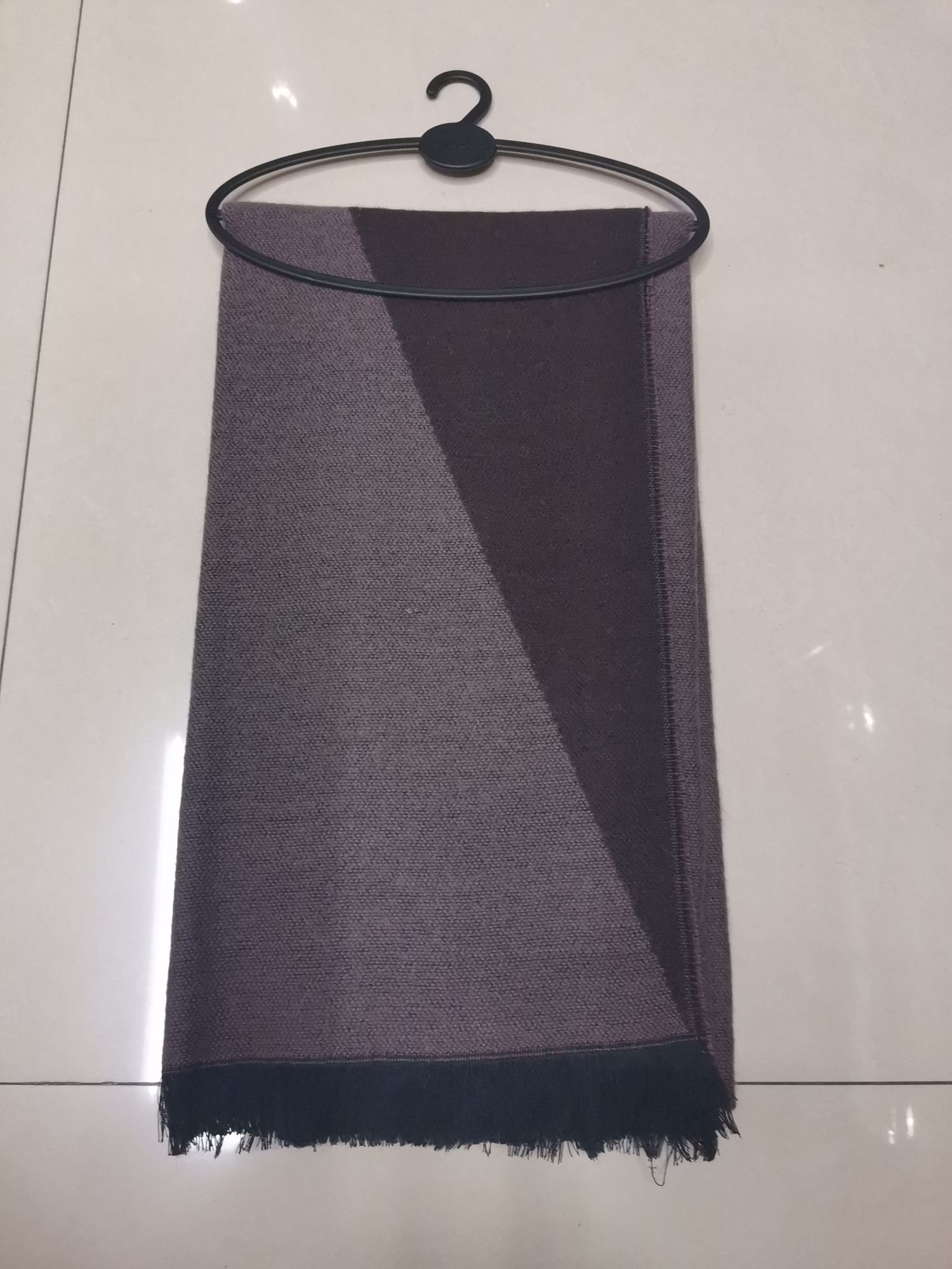 Diagonal Triangle Loose Dark Coffee And Light Coffee Jacquard Medium Wide Towel Application Scenario