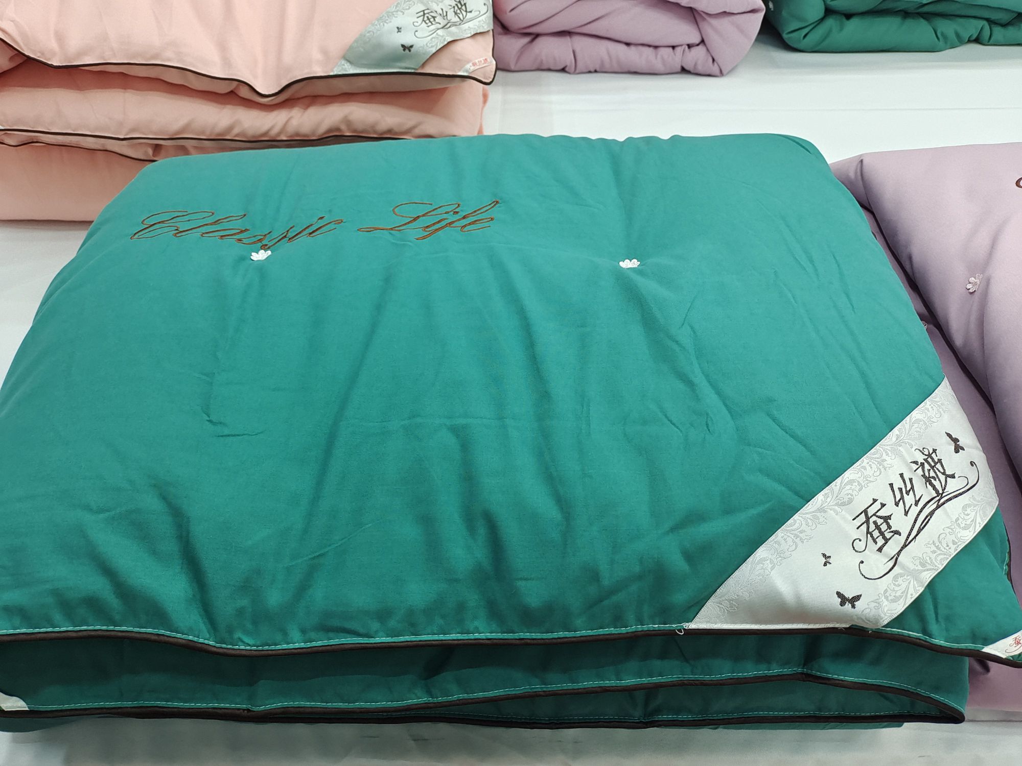 Manufacturers Direct Custom Silk Is Customized Winter Quilts 150*200/200*230 Winter Is Customized Spring And Autumn Quilt Specification drawing