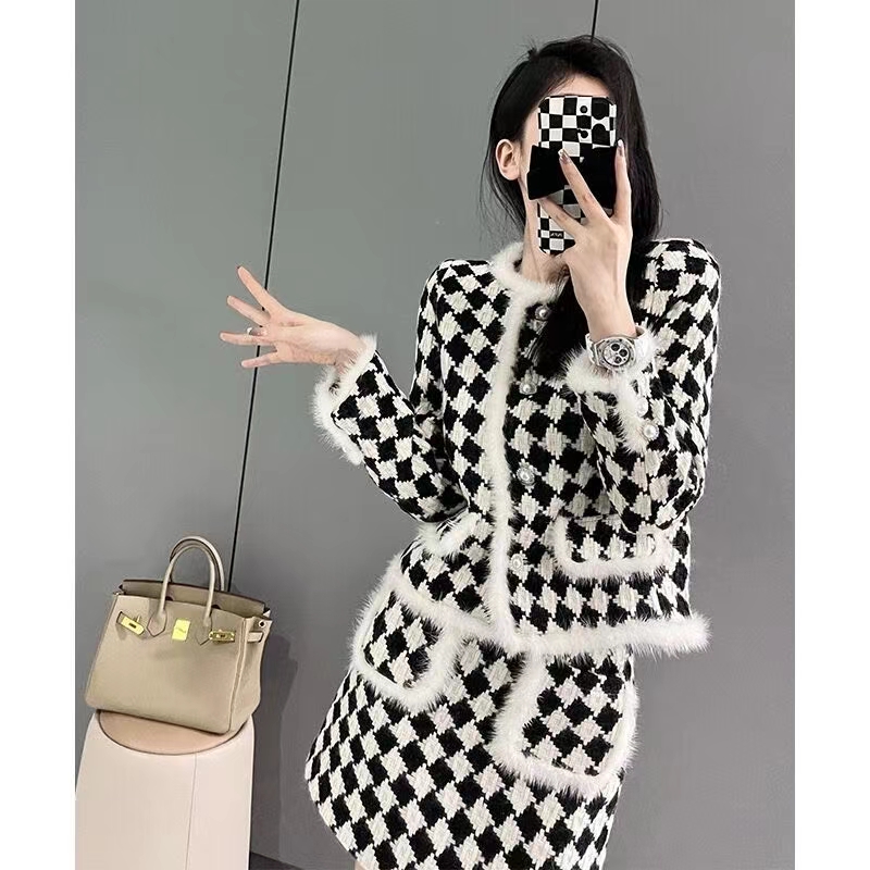 Women's Small Fragrance Suit details Picture