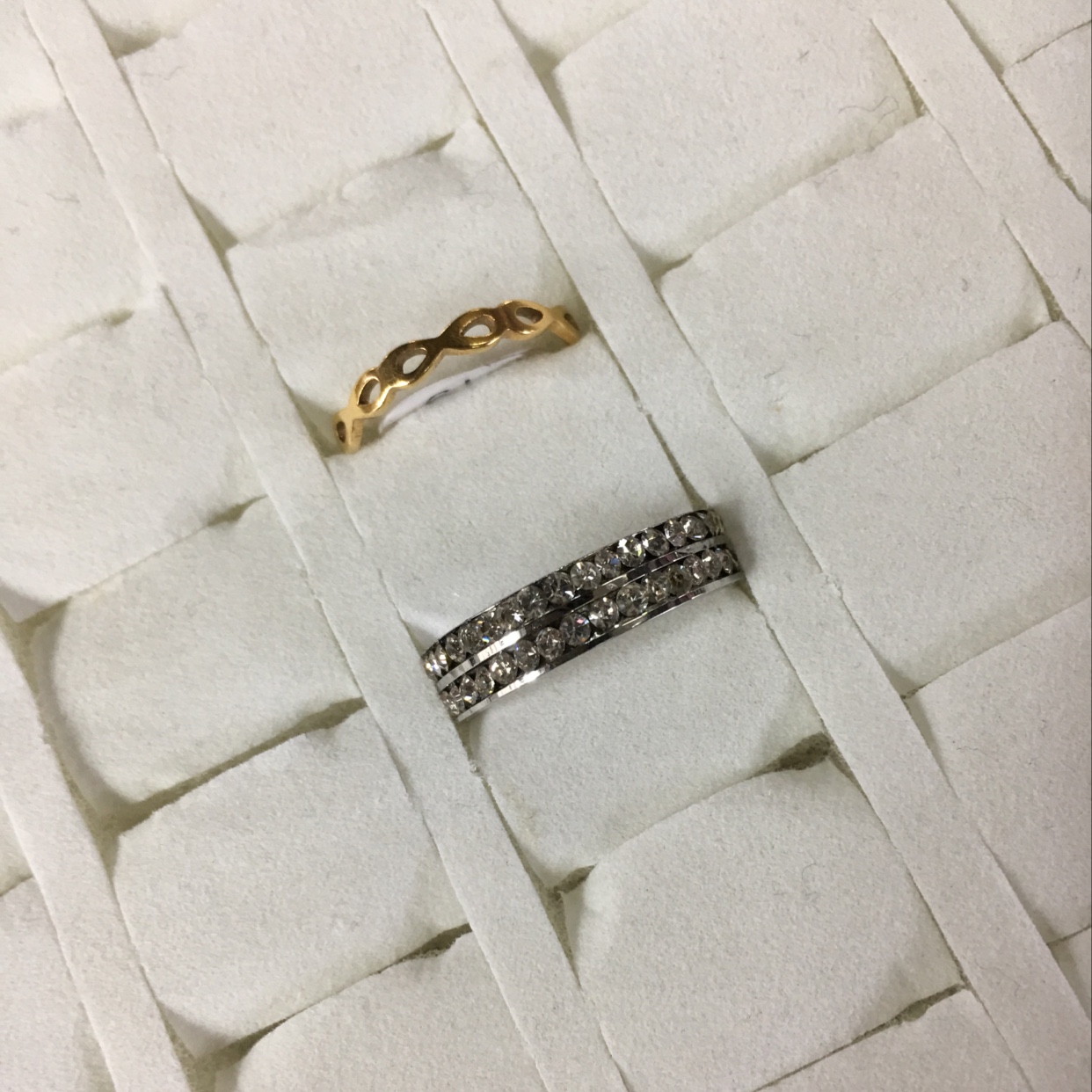 Cheng Jie jewelry stainless steel ring gold hollow design with unique style charm fashion elegant elegant temperament details Picture