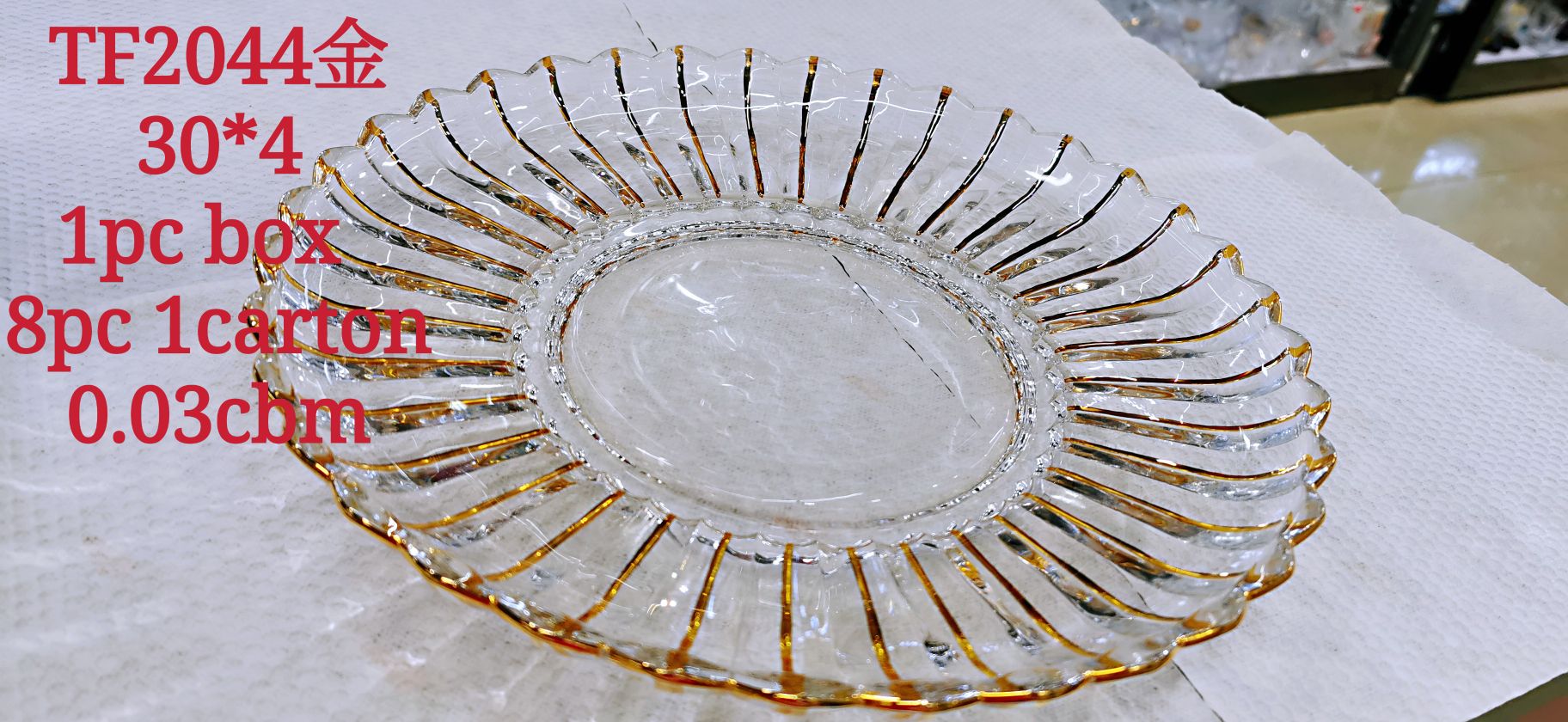 Glass fruit plate light luxury gold simple household creative modern European living room tea table placing fruit plate dry fruit plate glass products glass fruit plate thumbnail