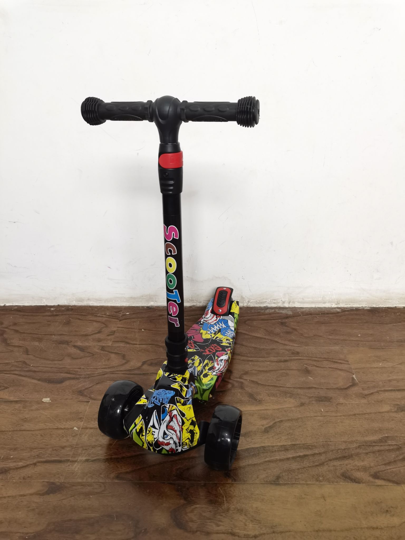 Children's scooter is children's exercise balance rely on body power steering anti-rollaway safer pU wheel flash mute glide more stable Specification drawing