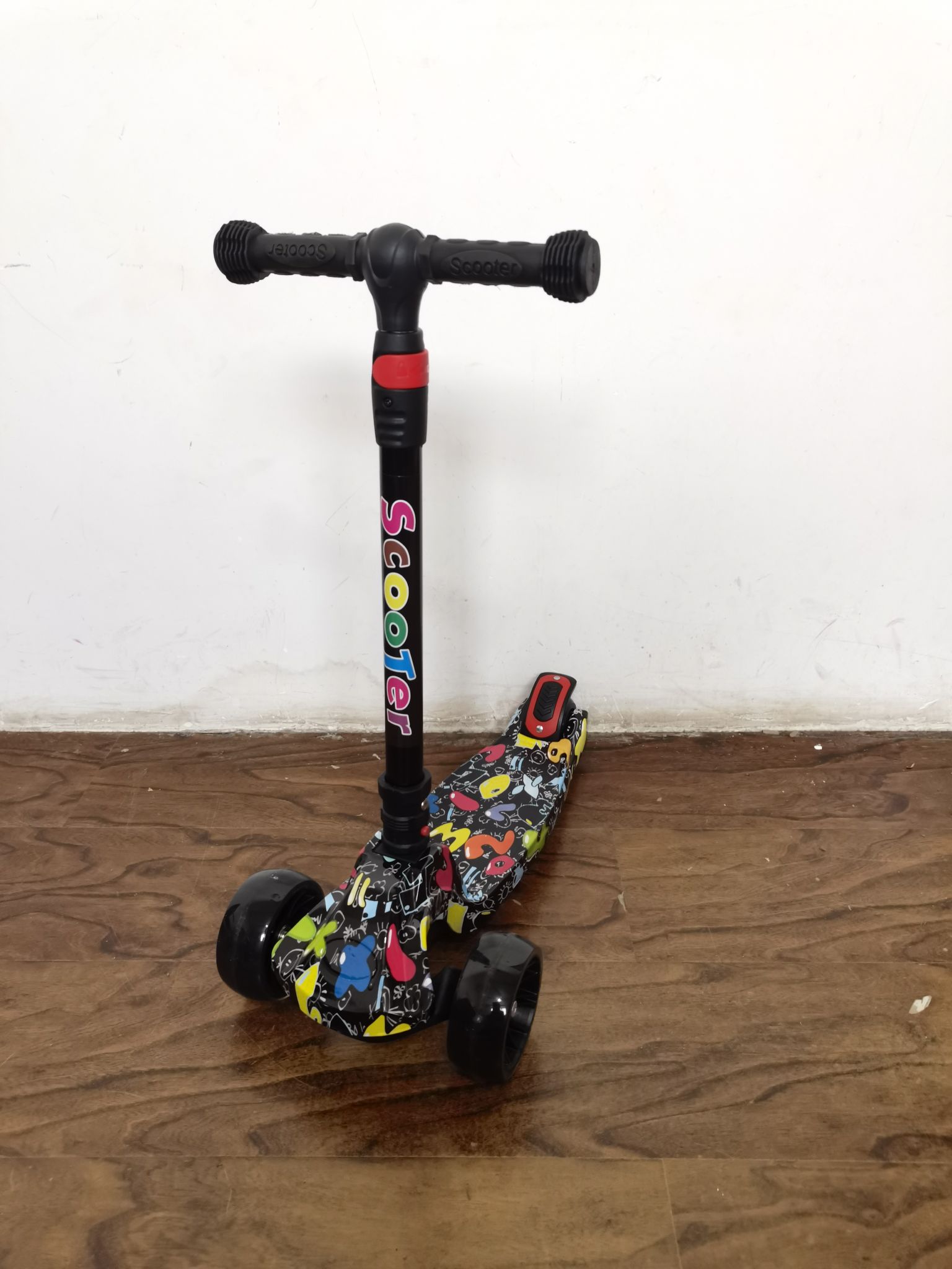 Children's scooter is children's exercise balance rely on body power steering anti-rollaway safer pU wheel flash mute glide more stable full figure