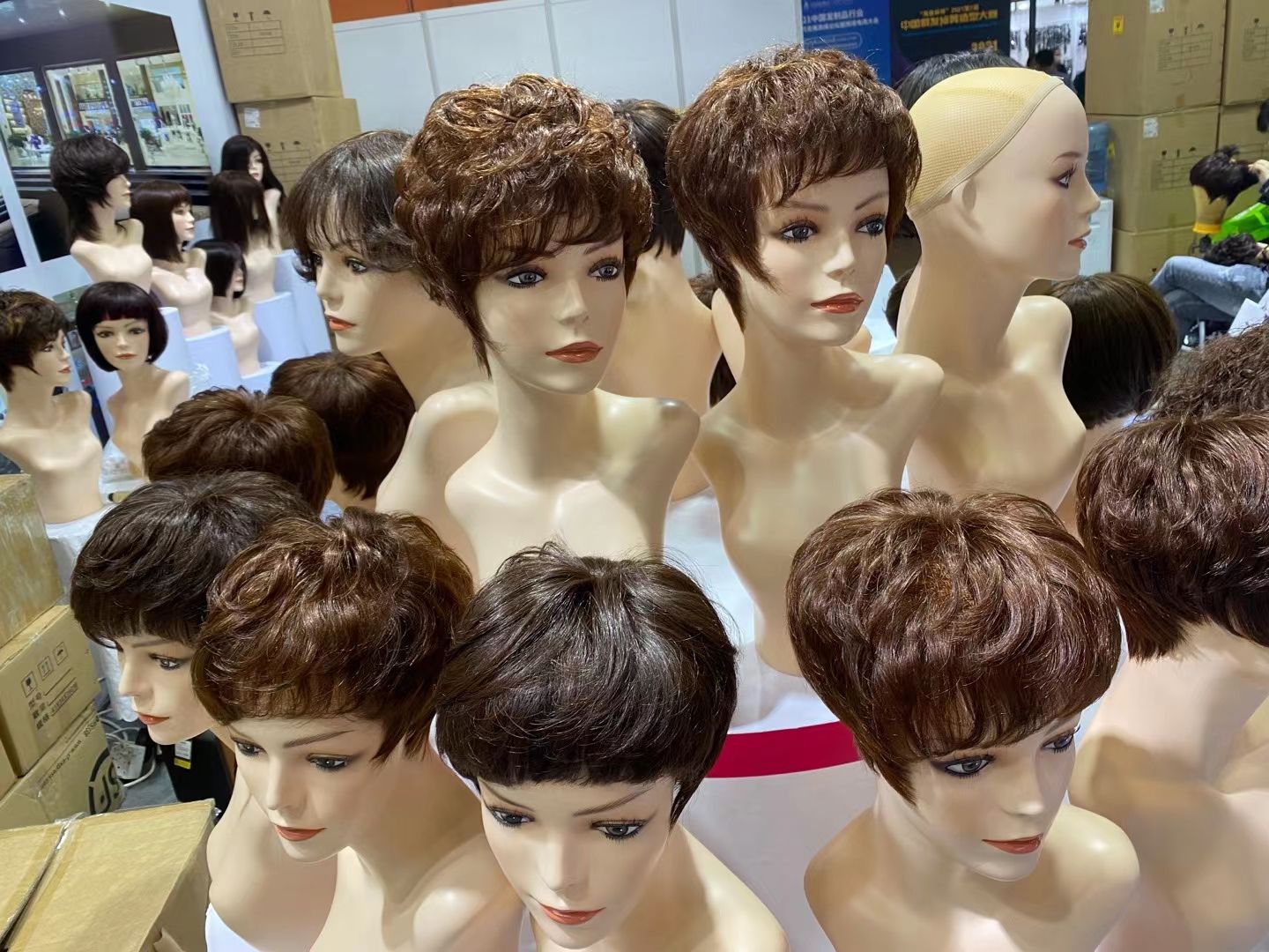 Yiwu Kanika Lun Wig Co., LTD describe pic - 1