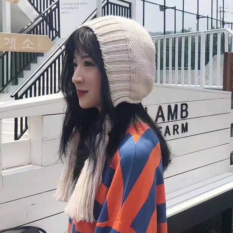 Woolen Hat With Fringe details Picture