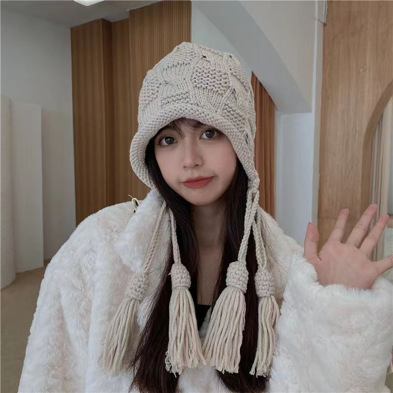 A Knitted Hat With Fringe Specification drawing