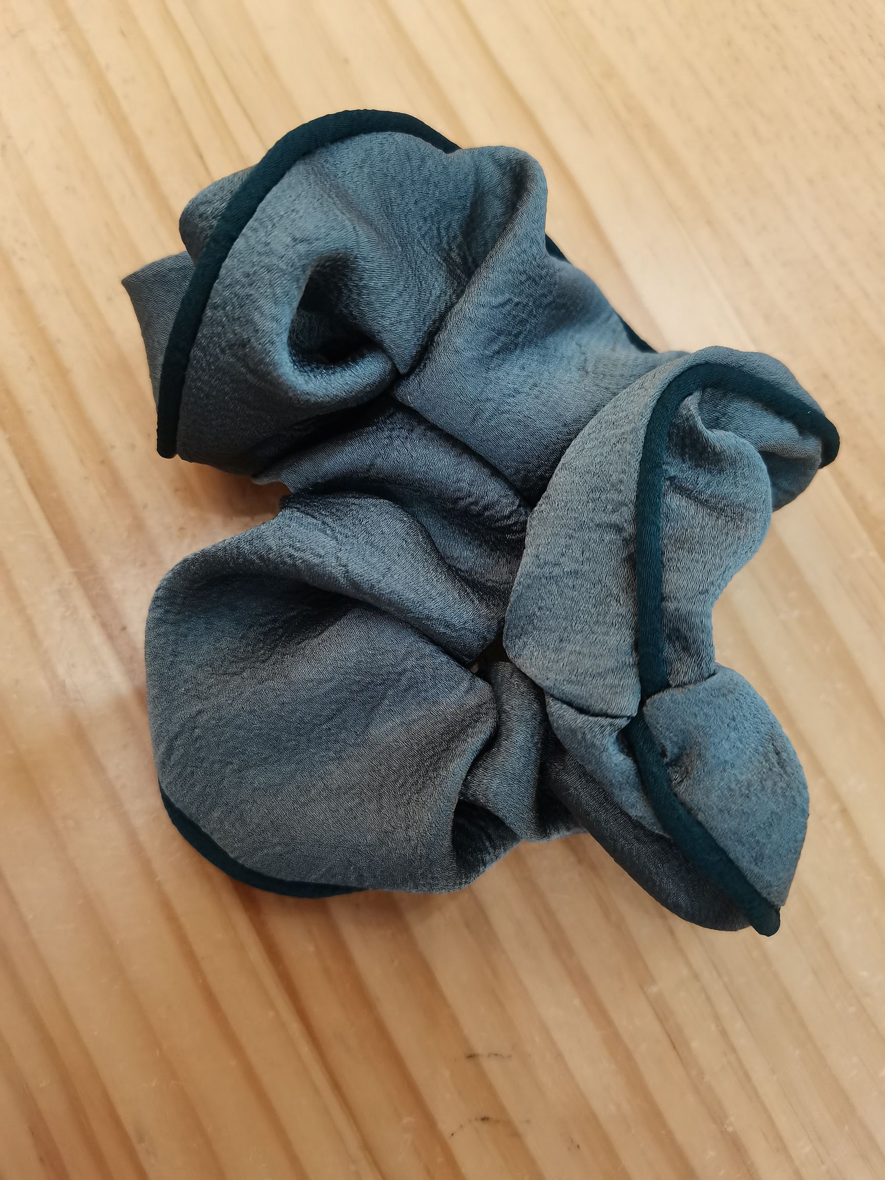 From casual to formal occasions, the possibilities for hair band matching are endless