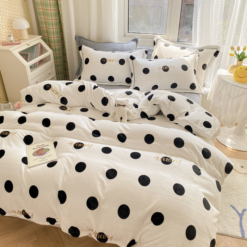Milk Velvet 4-Piece Set Solid Color Naked Sleeping Thickened Bed Sheet Cover Simple Pillowcase Student Dormitory Bedding Kit details Picture