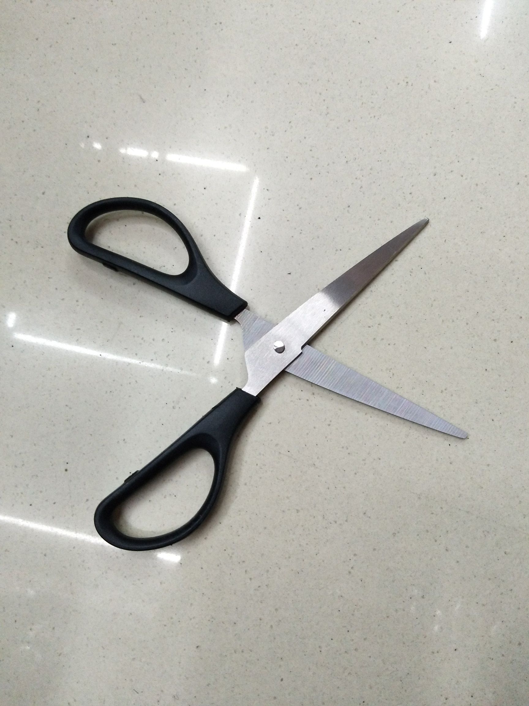 Office and educational knives, scissors, scissors, scissors, hardware knives, scissors, hardware student scissors, stationery scissors Application Scenario