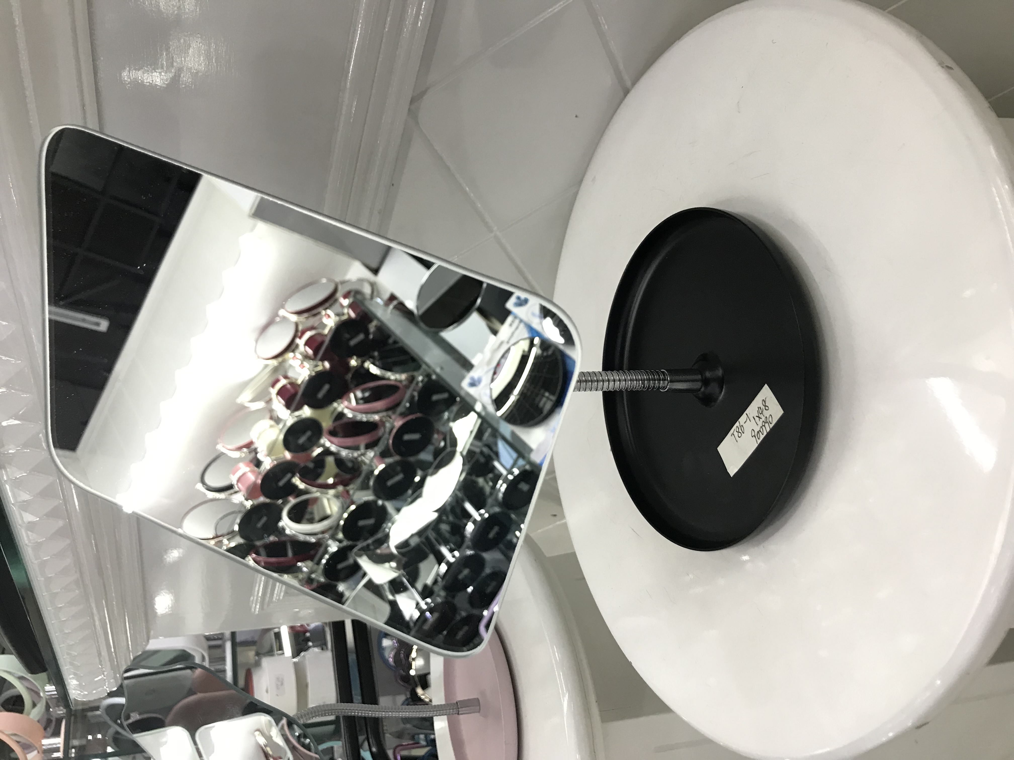 Square Mirror details Picture